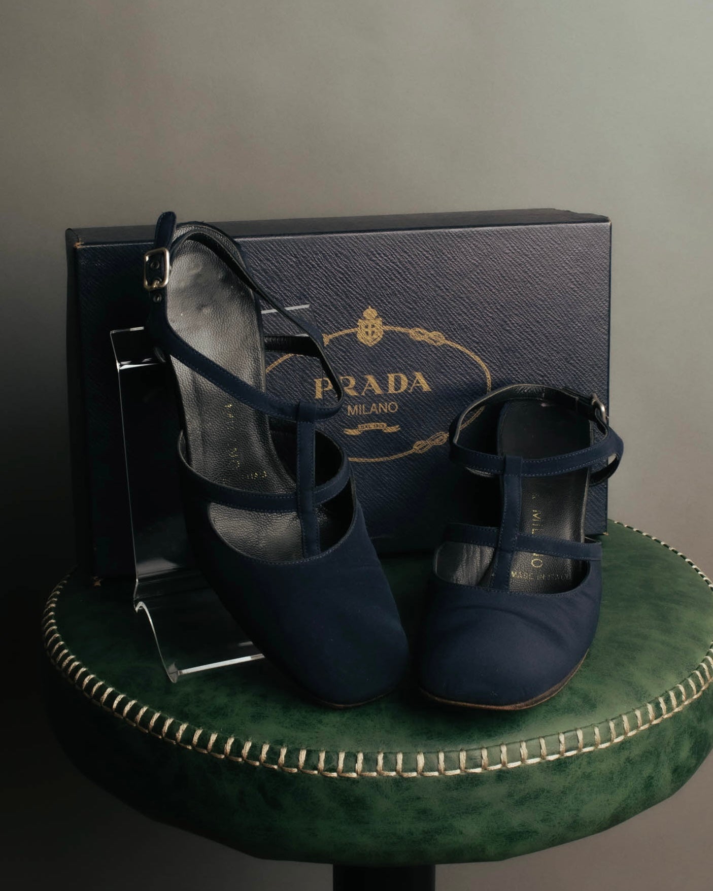 "PRADA" 90's-00's Dark navy t-strap pumps