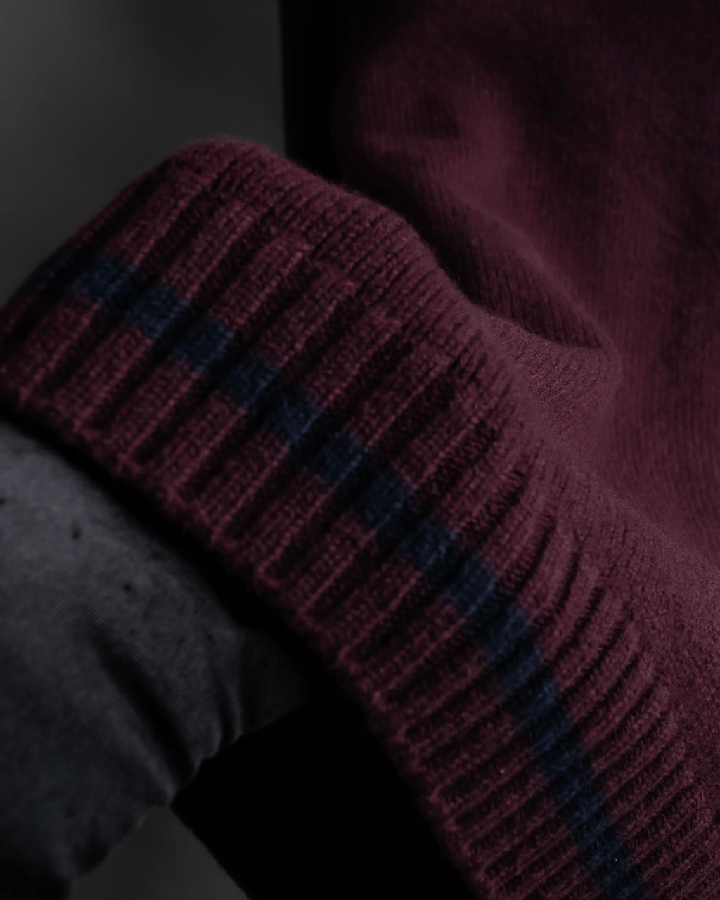"MAISON MARGIELA"
20AW burgundy color V-neck knit
