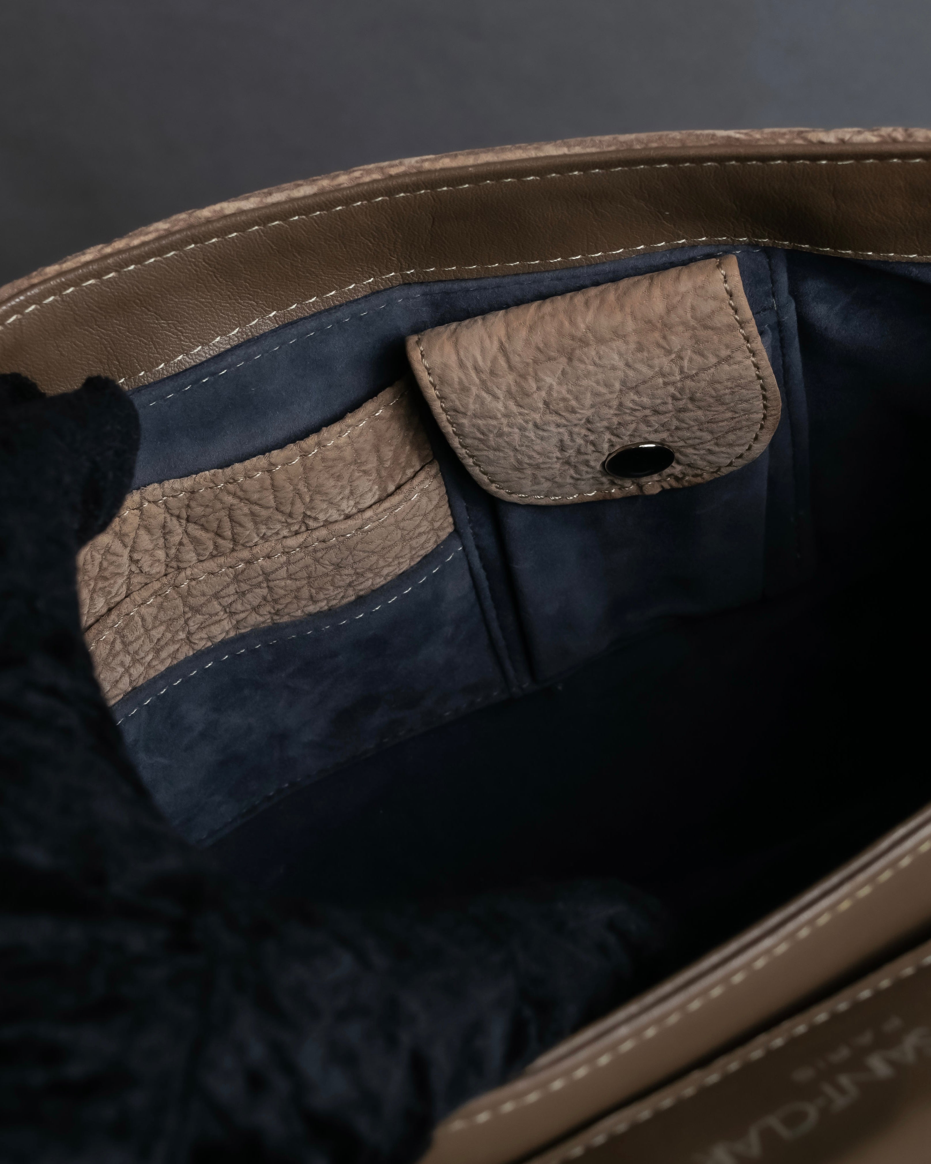 "LUCE SAINT-CLAR" Special textured leather one-handle bag