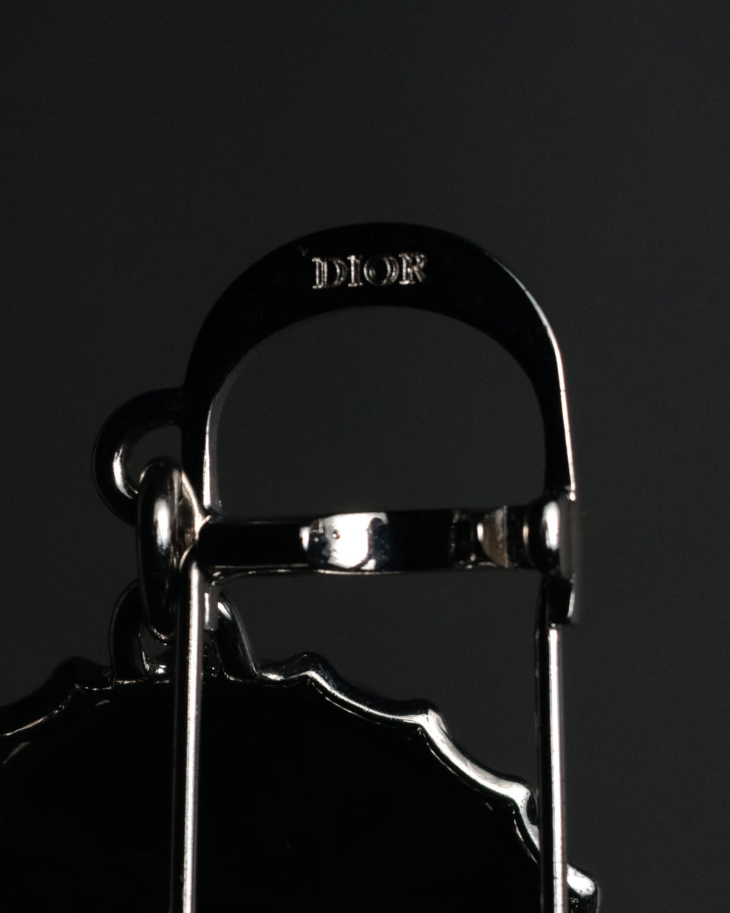 “DIOR” 2018-present Bottle cap pin brooch