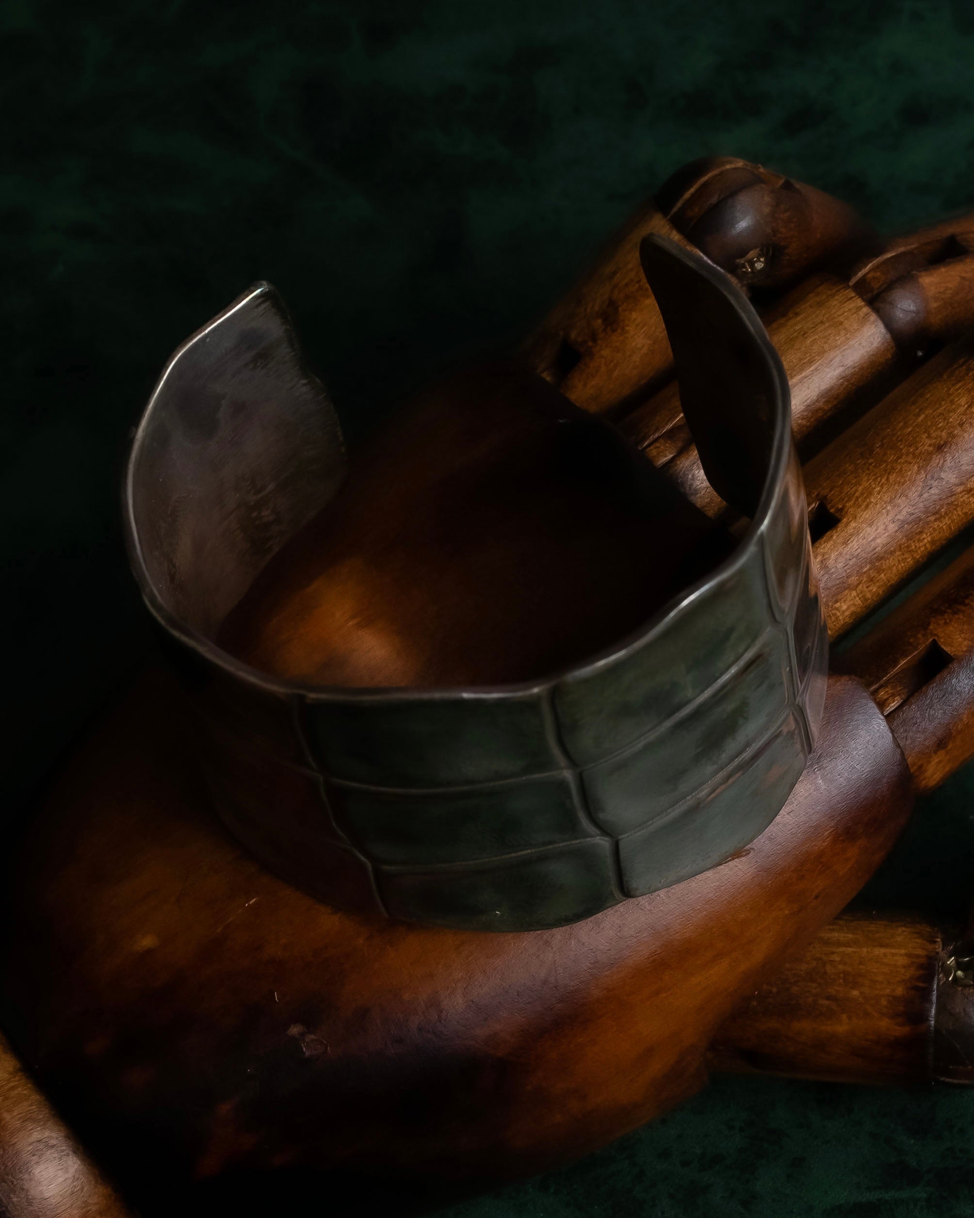 "END CUSTOM JEWELLERS" Square pattern wavy silver bangle