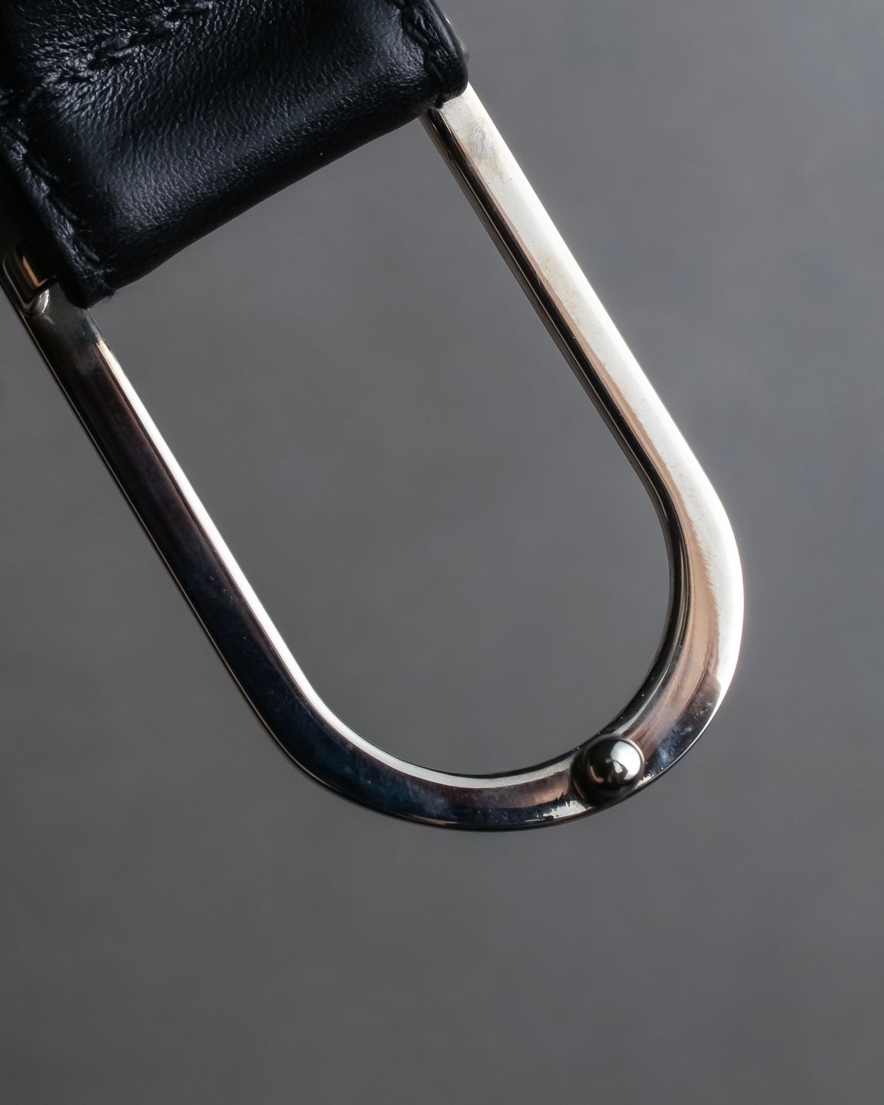 "GUCCI" Organic curved buckle design leather belt