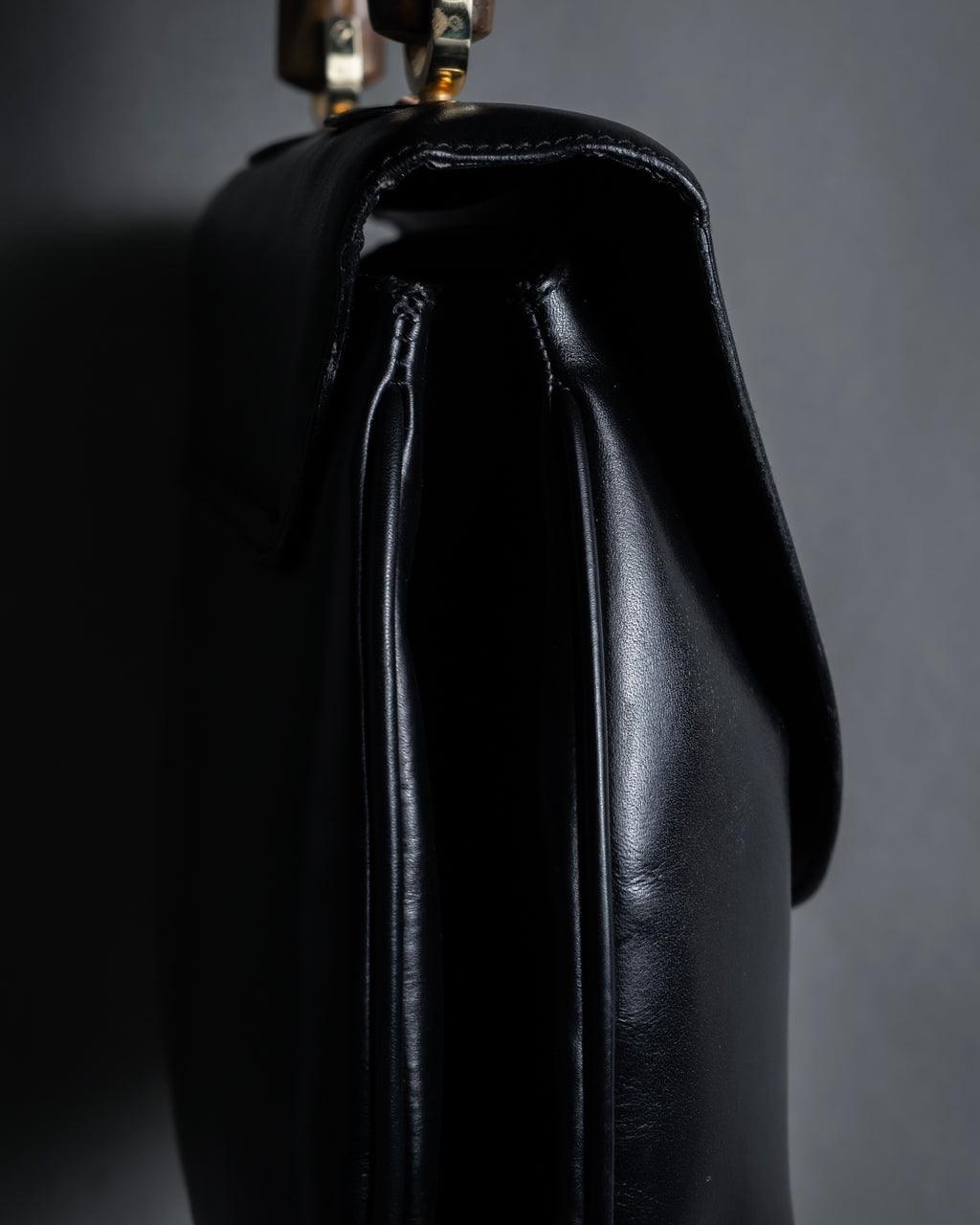 -MOOD Christmas Collection-
"CELINE" 70's Curved organic silhouette bamboo leather hand bag