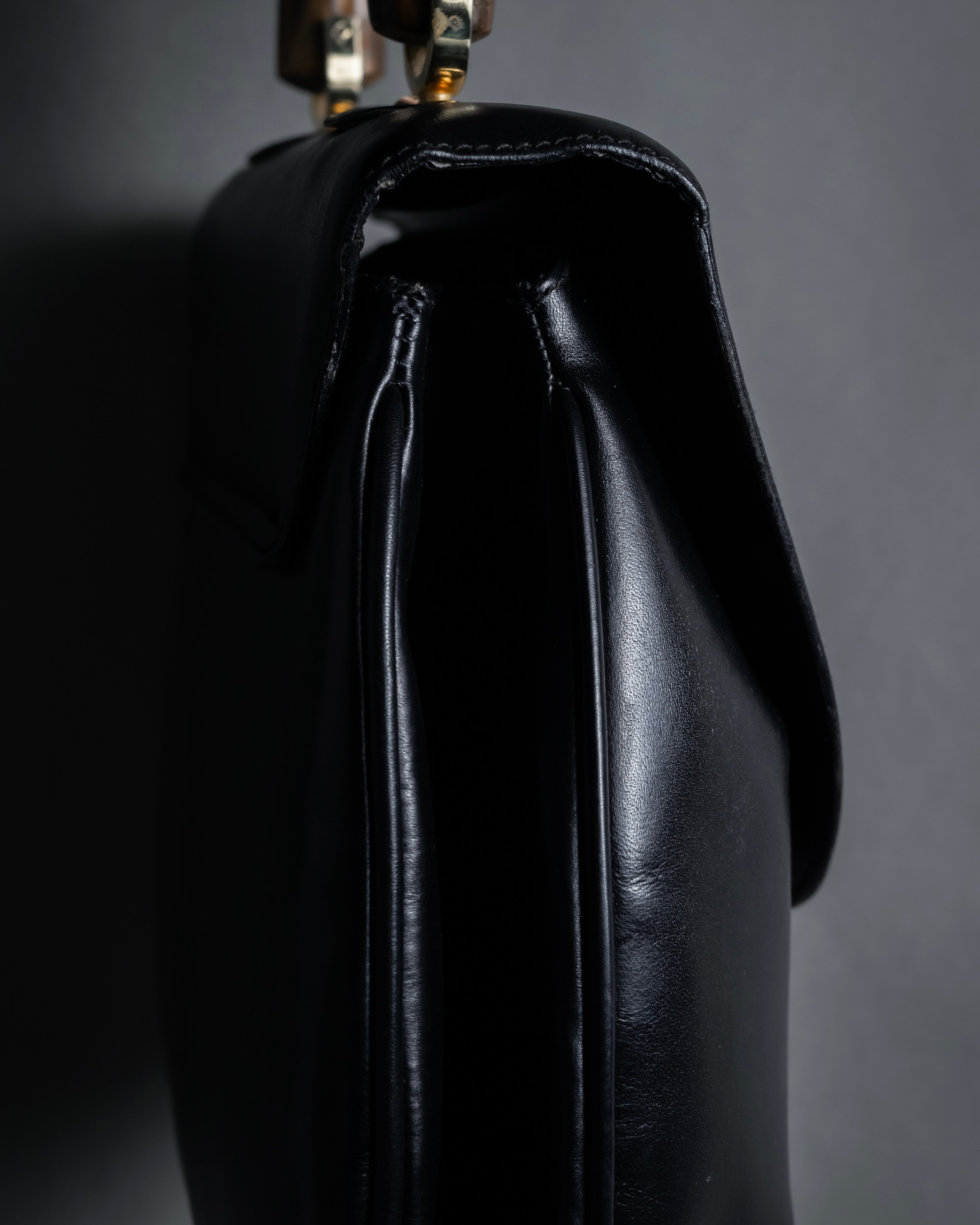 -MOOD Christmas Collection-
"CELINE" 70's Curved organic silhouette bamboo leather hand bag