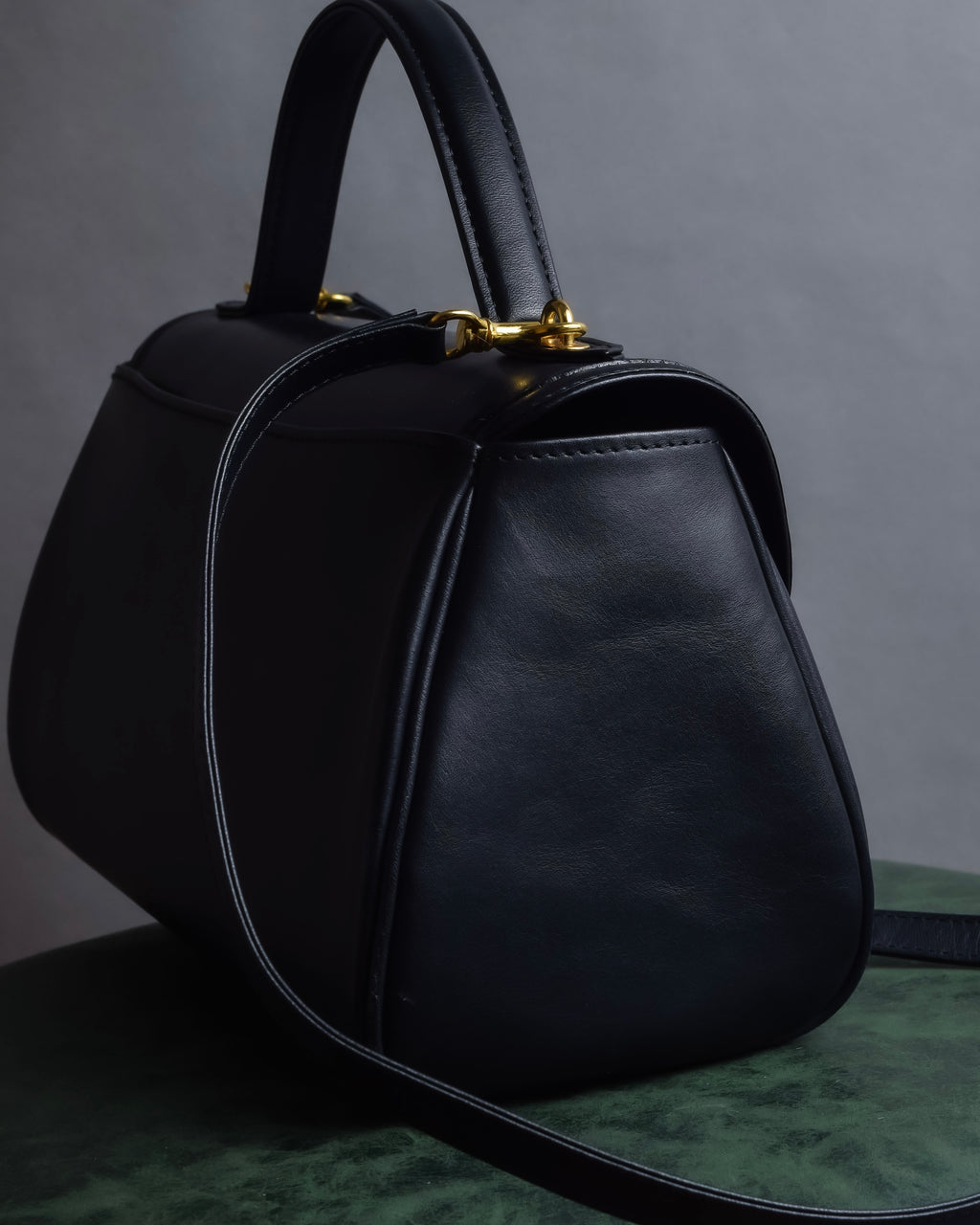 "PIERRE BALMAIN" Horizontal design grain leather 2way shoulder bag