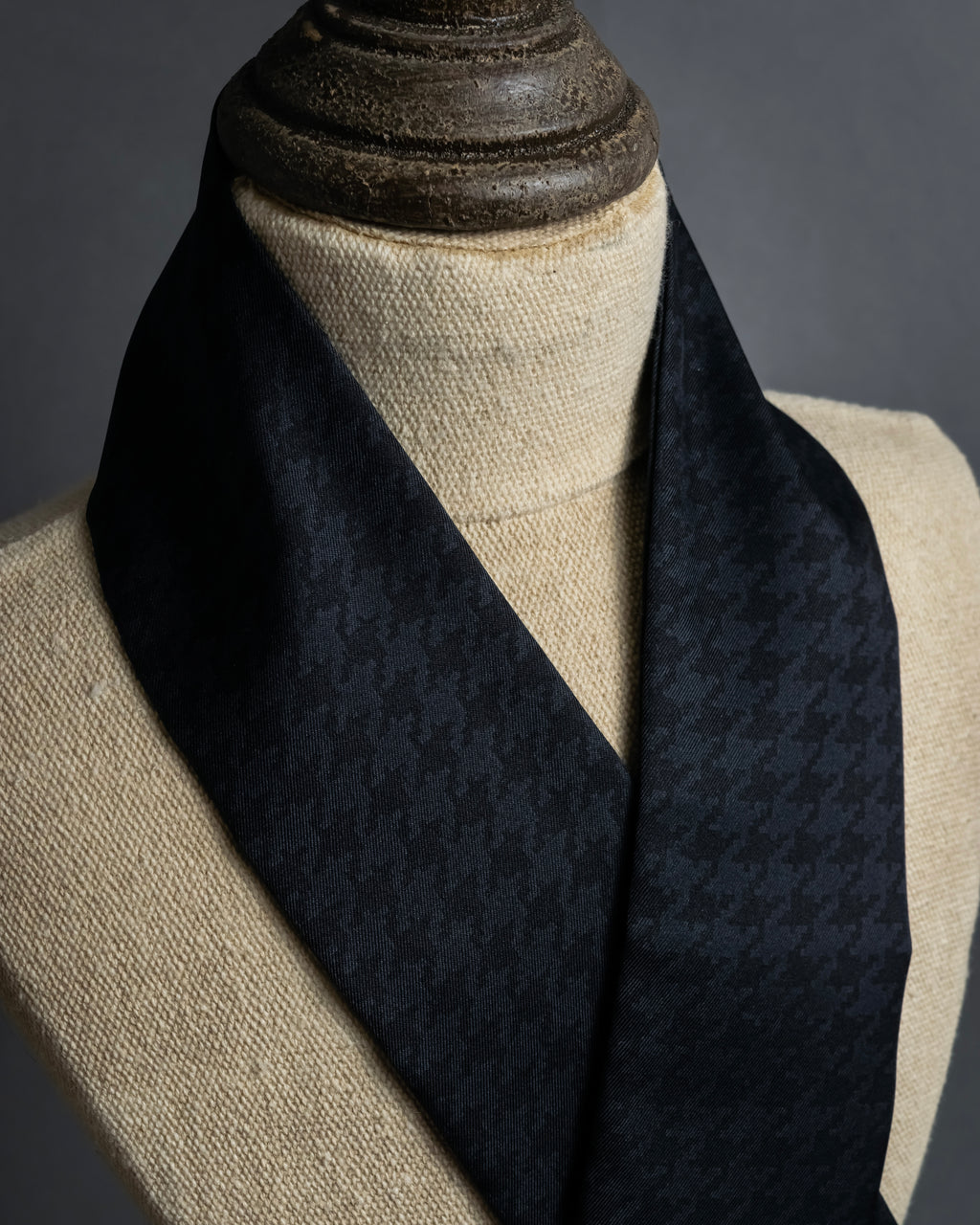 -MOOD Christmas Collection-
"Dior" Classic houndstooth pattern Mitza scarf