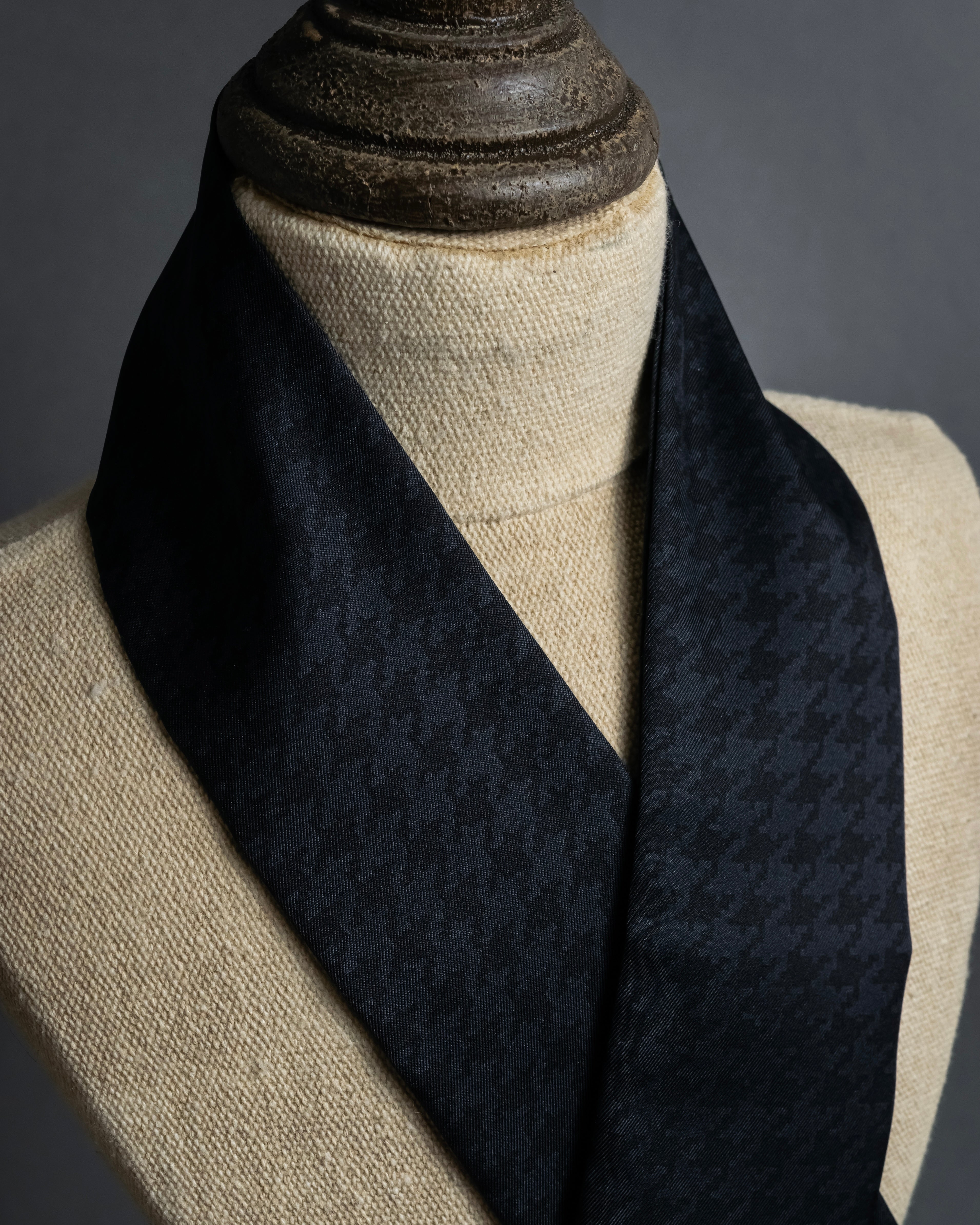 -MOOD Christmas Collection-
"Dior" Classic houndstooth pattern Mitza scarf