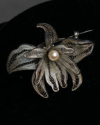 "Vintage petal motif broach"