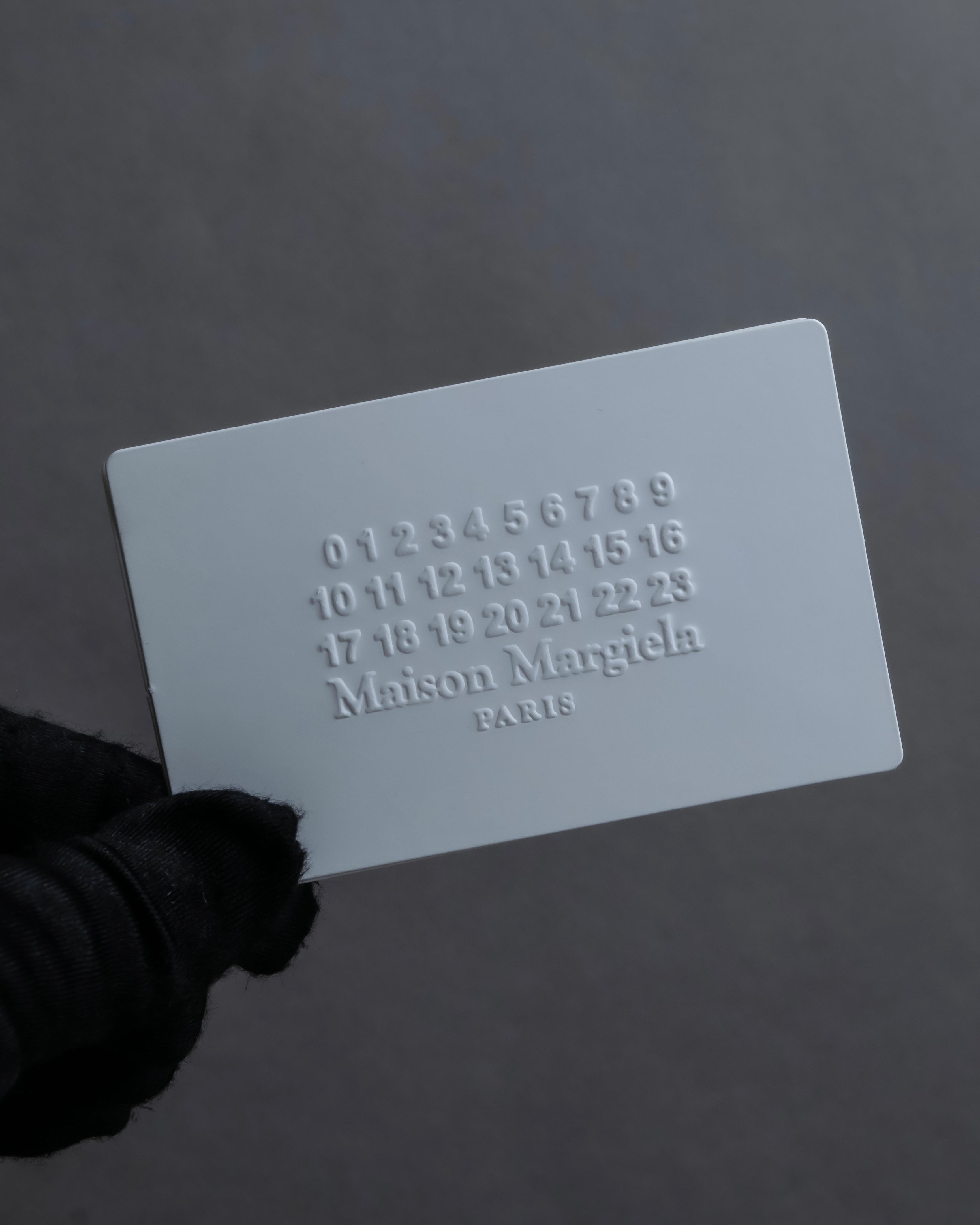 "MAISON MARGIELA" White grain leather round zipper wallet