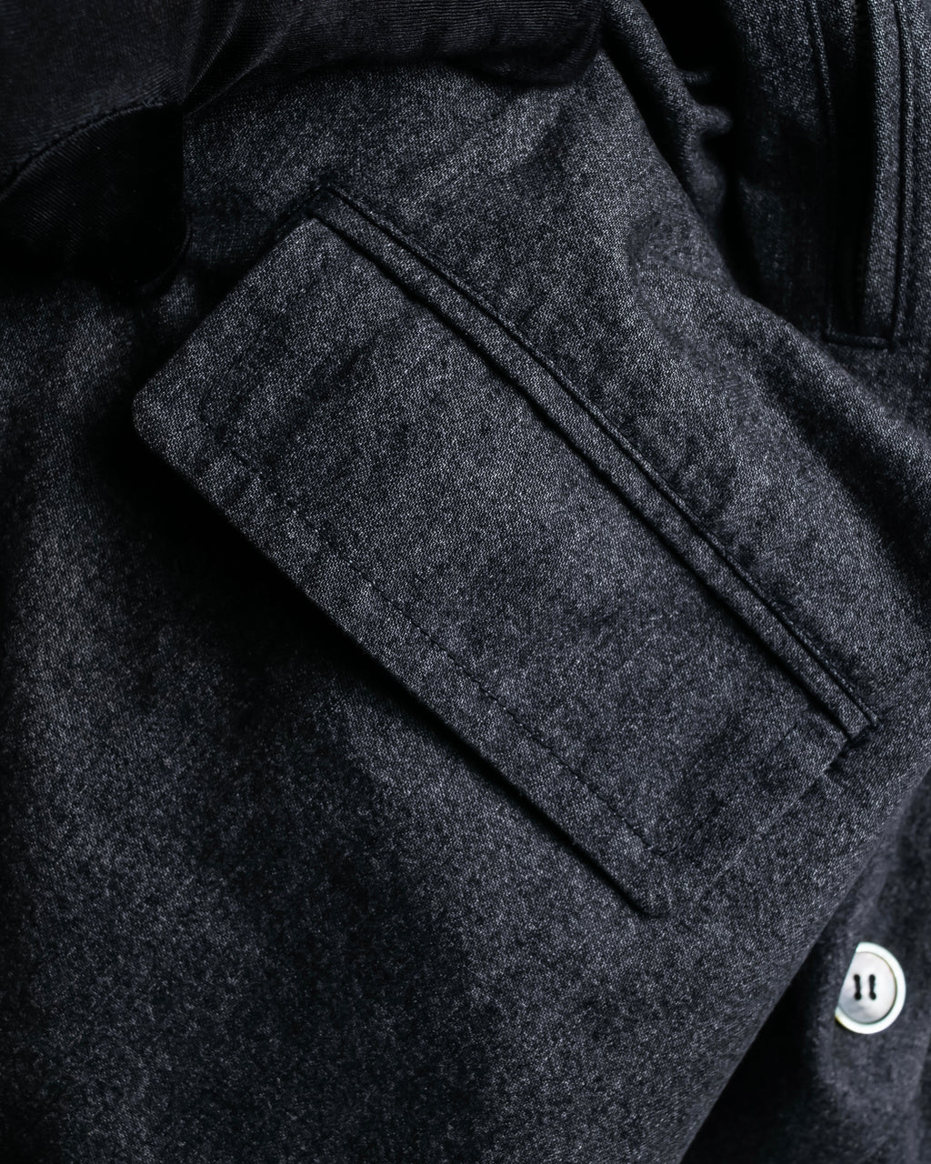 "tricot COMME des GARCONS" 
Double-breasted reversible fur tailored coat