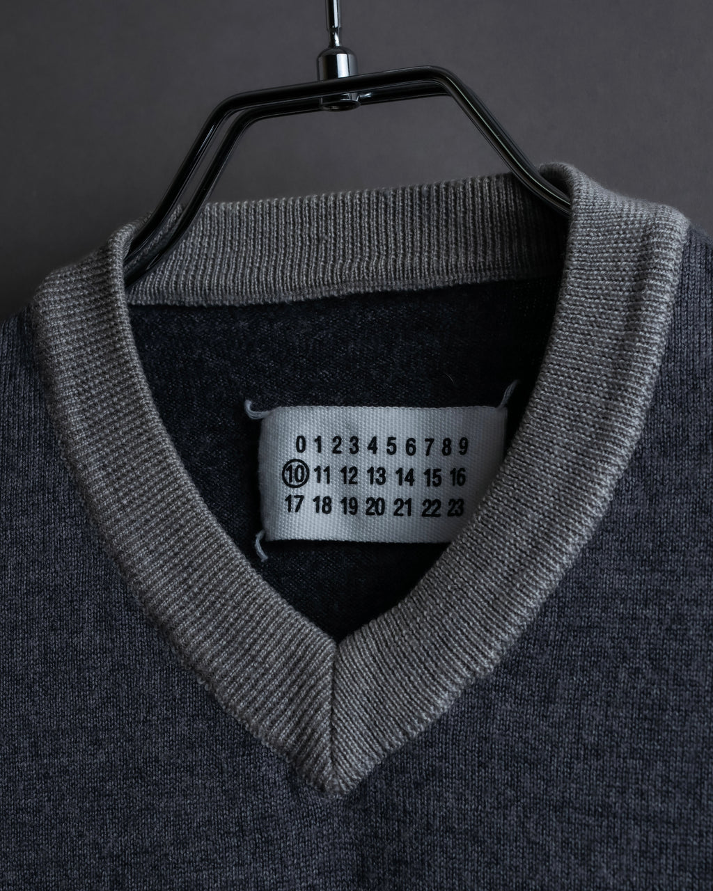 "Maison Martin Margiela" 2008SS two-tone V-neck knit