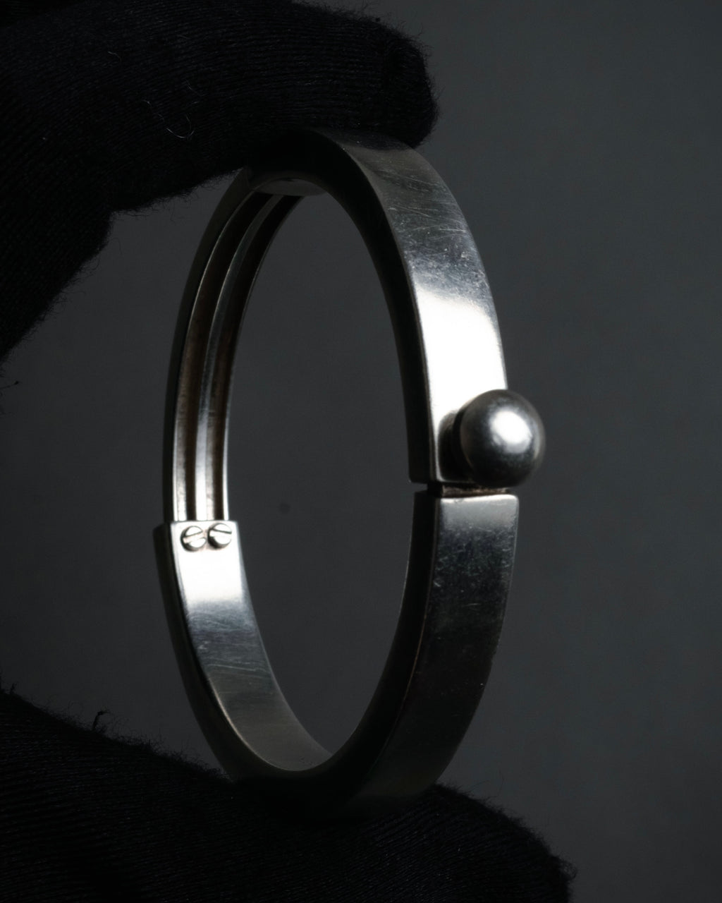 “BOTTEGA VENETA” 2019-2024 Sculptural hinged bangle