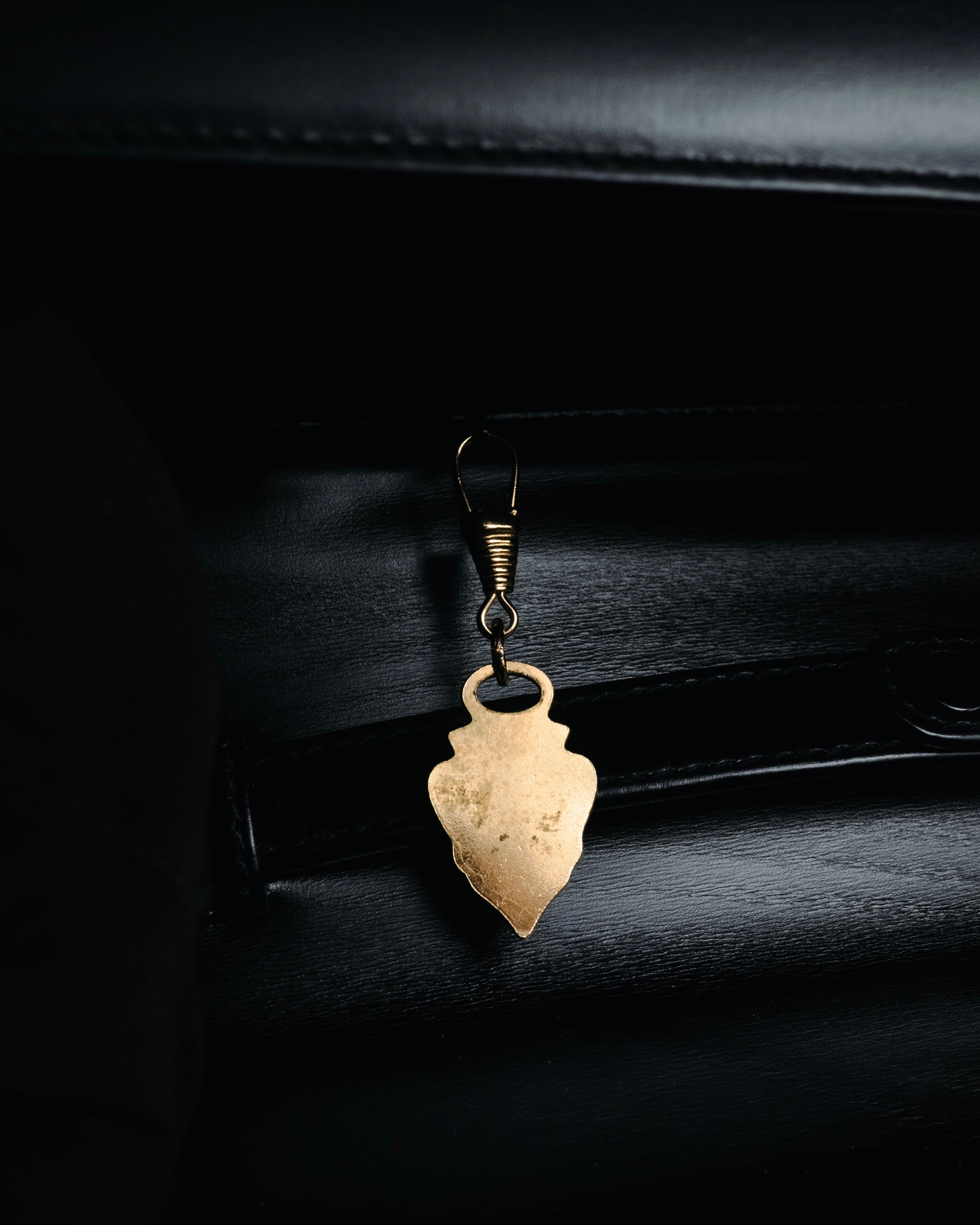 "GUCCI" 80’s-90’s crest-plaque leather shoulder bag