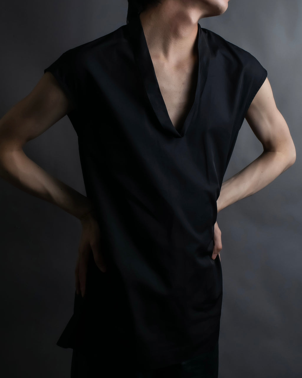 “BOTTEGA VENETA”  V neck designed no sleeve top