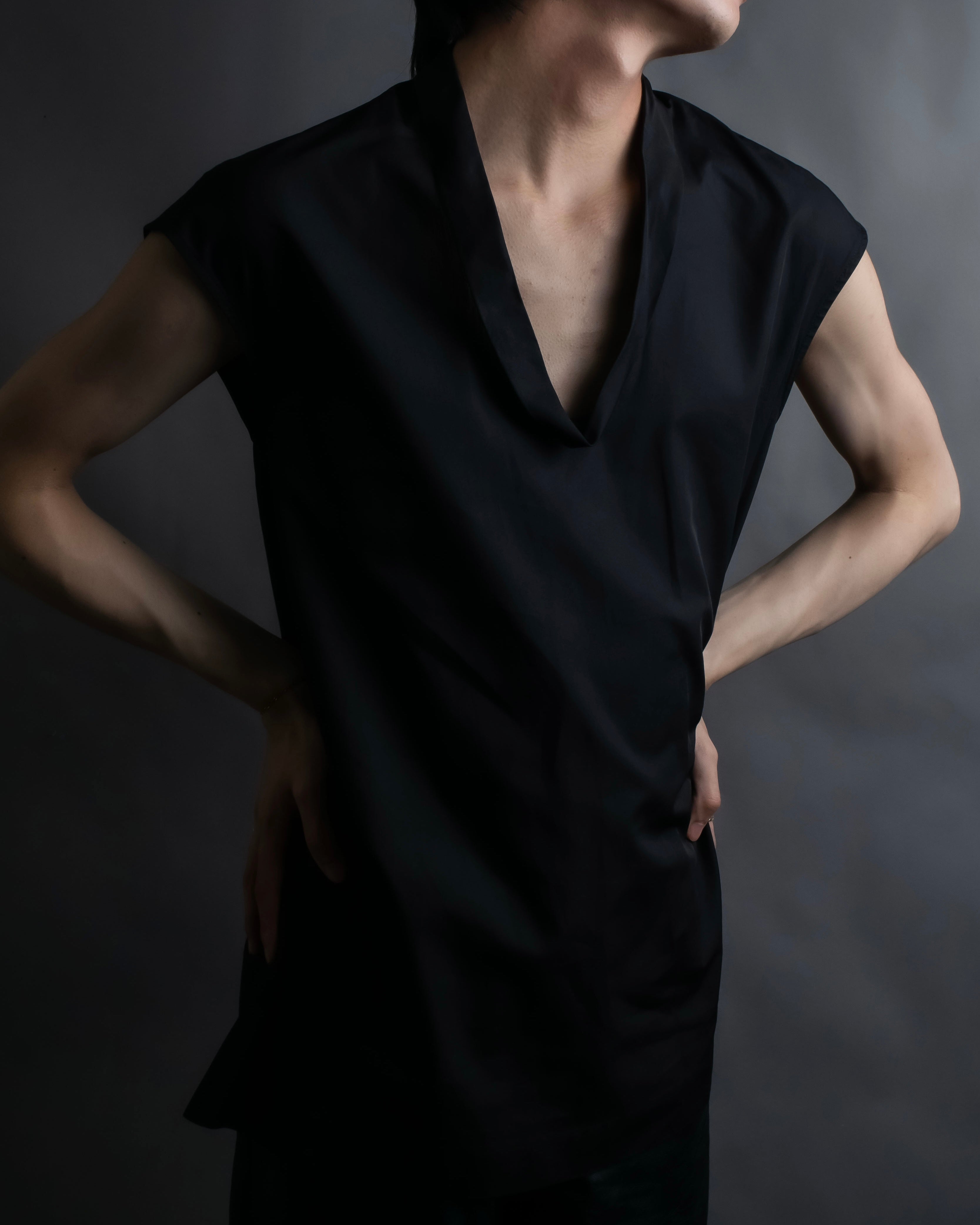 “BOTTEGA VENETA”  V neck designed no sleeve top