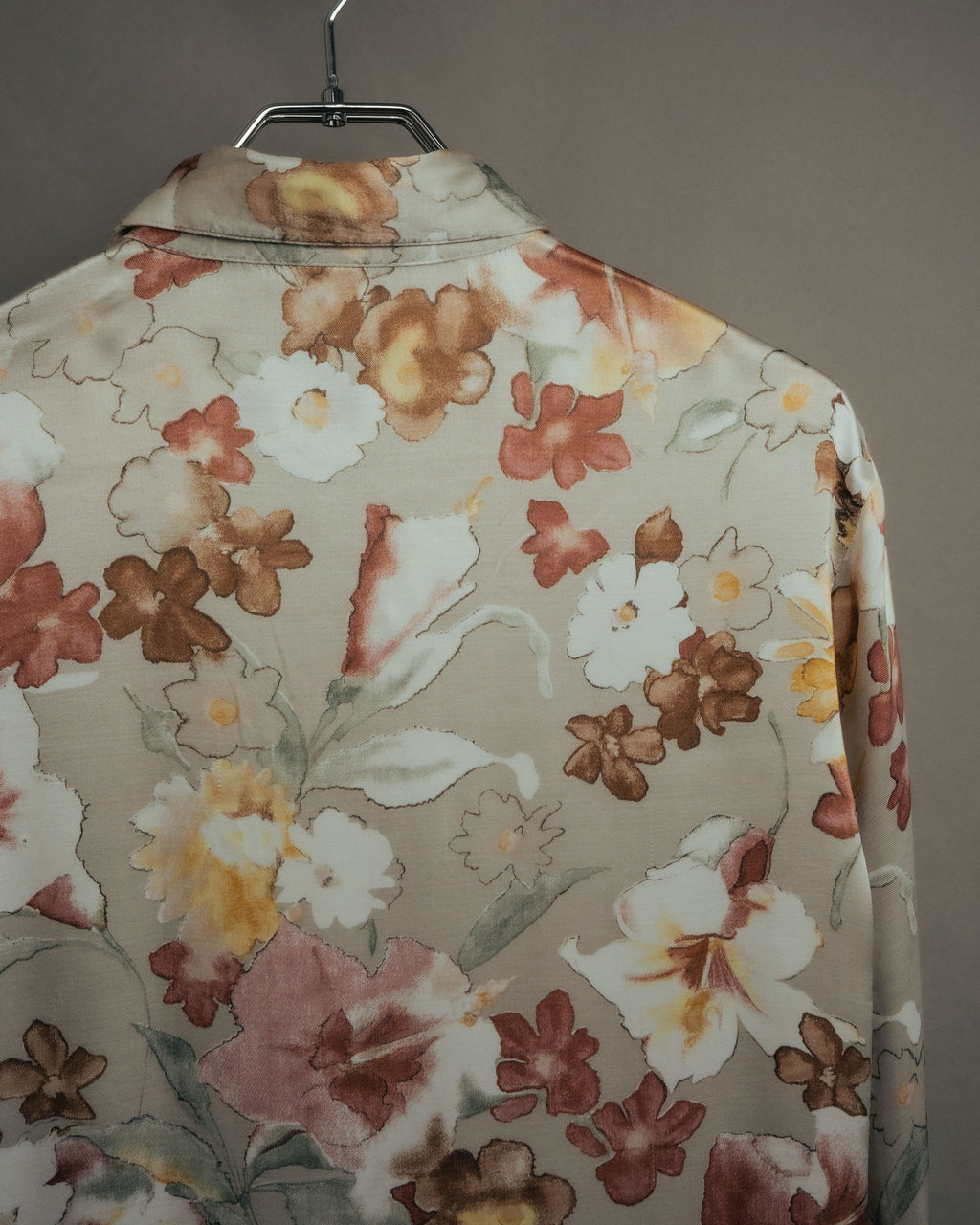 -MOOD Vintage Collections-
90’s-00’s Large floral print drape shirt