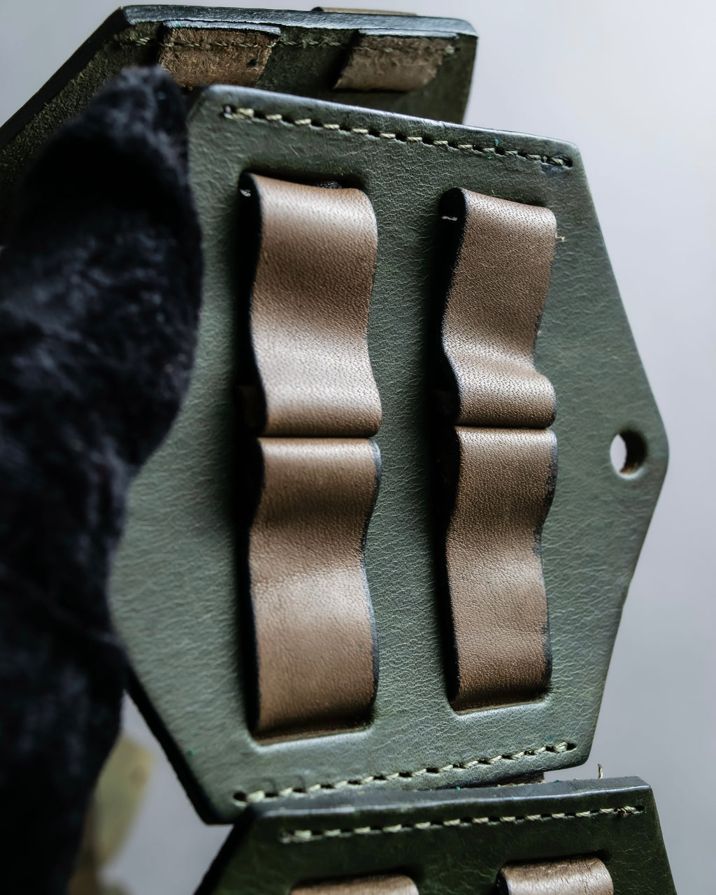 "ISSEY MIYAKE" Hexagonal part design braided leather belt