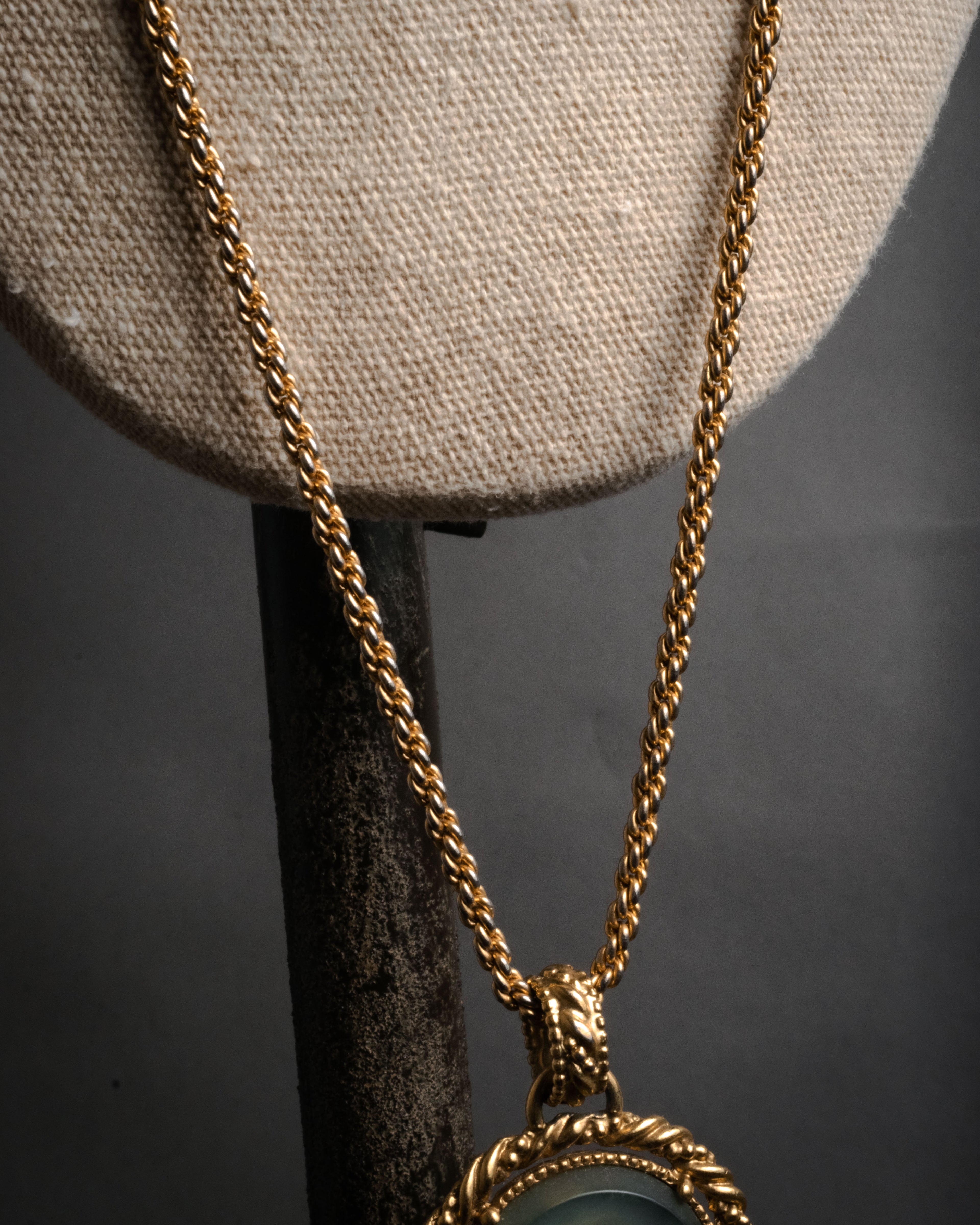 “Yves Saint Laurent” 90’s Cameo medallion rope chain necklace