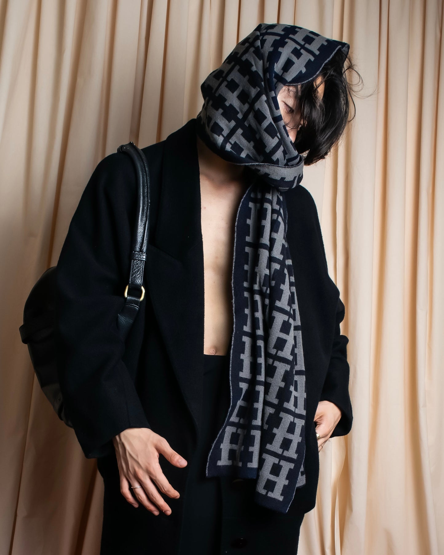 "HERMES" H pattern monotone color long stole