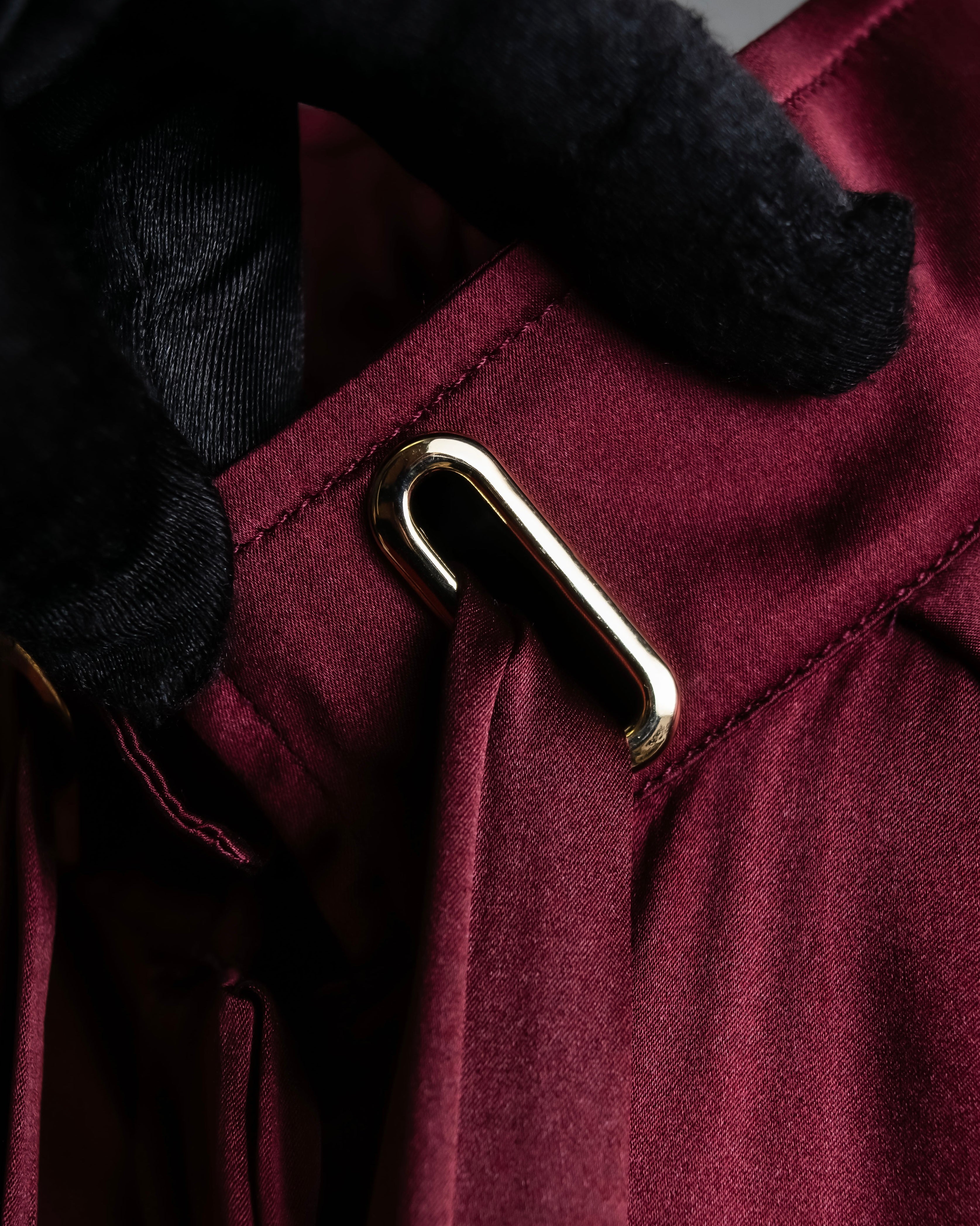 "GUCCI" Beautiful burgundy color silk bowtie shirt