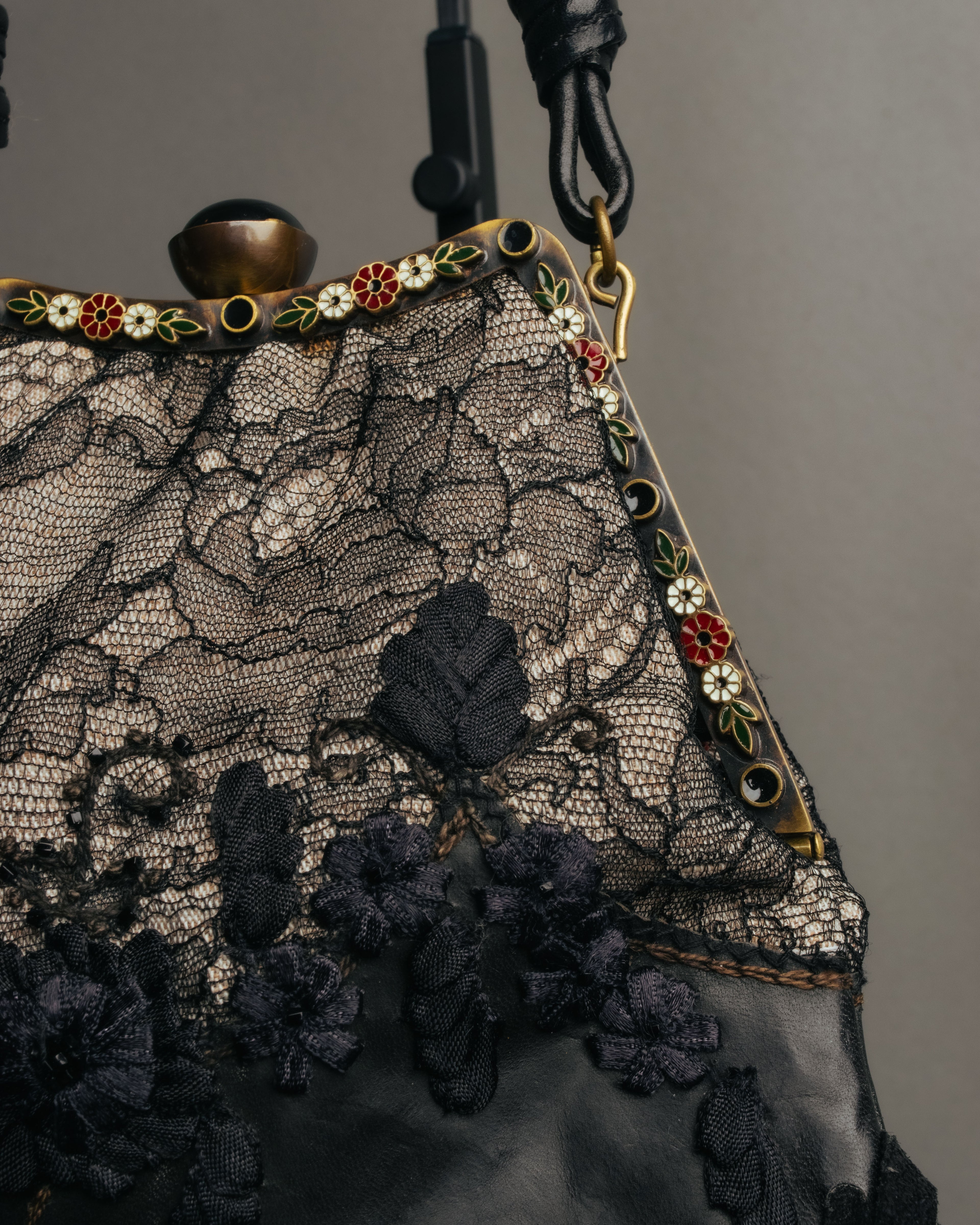 -SPECIAL- “VALENTINO GARAVANI” 2014-2016 lace embellished fringe frame bag