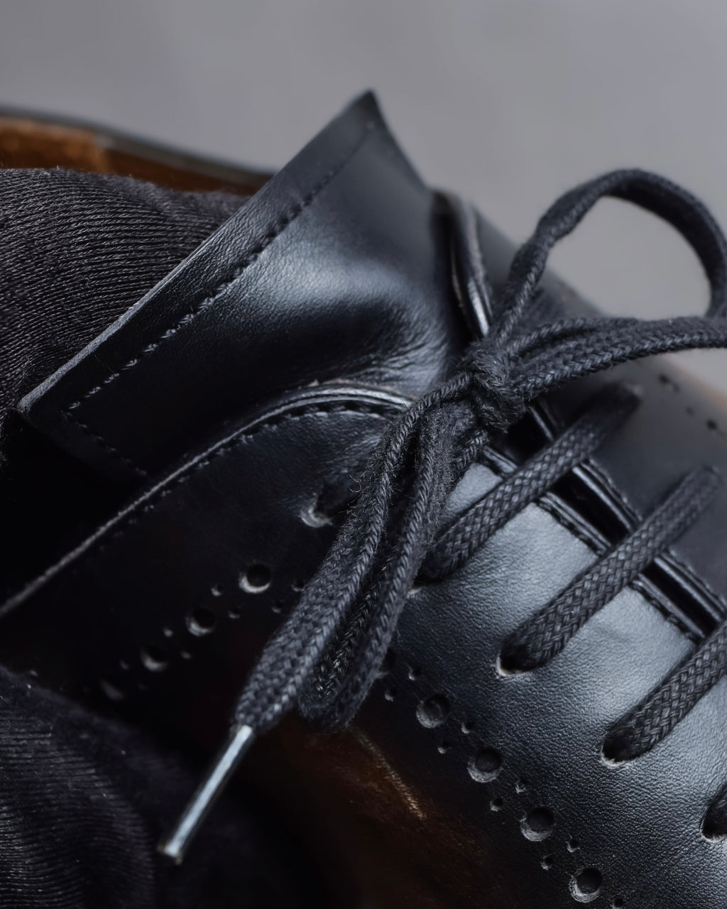 "GERARD SENÉ" Hand-patinated curved silhouette oxford shoes