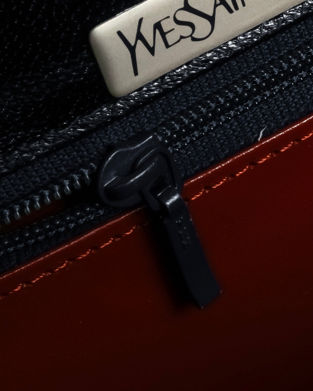 "YVES SAINT LAURENT" Straight ridge design square forum leather bag