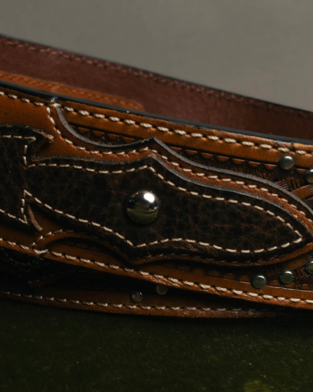 "ARIAT" 00's-10's Studded tooled leather western belt