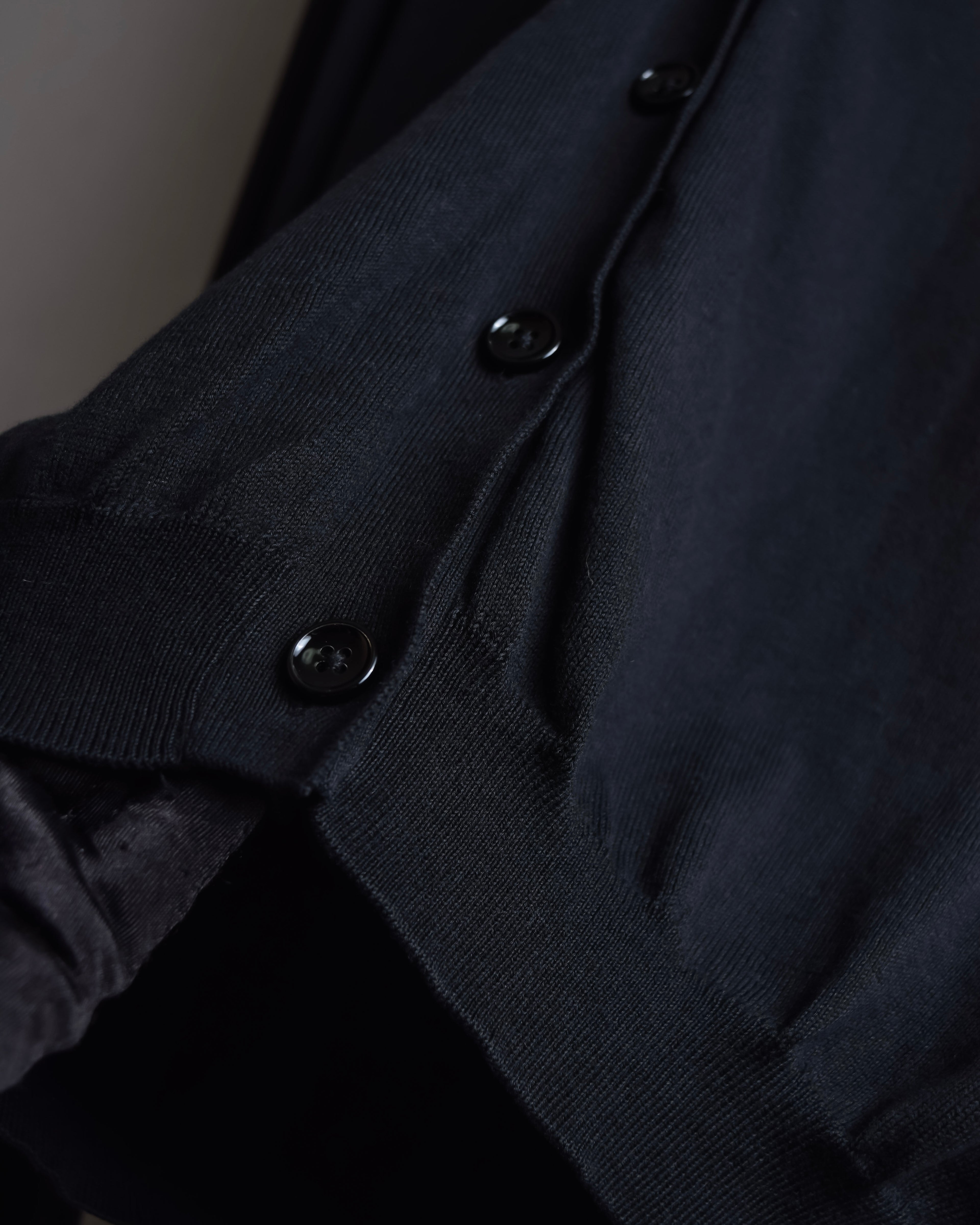 "MAISON MARGIELA" 18SS Elbow patched v-neck knit cardigan