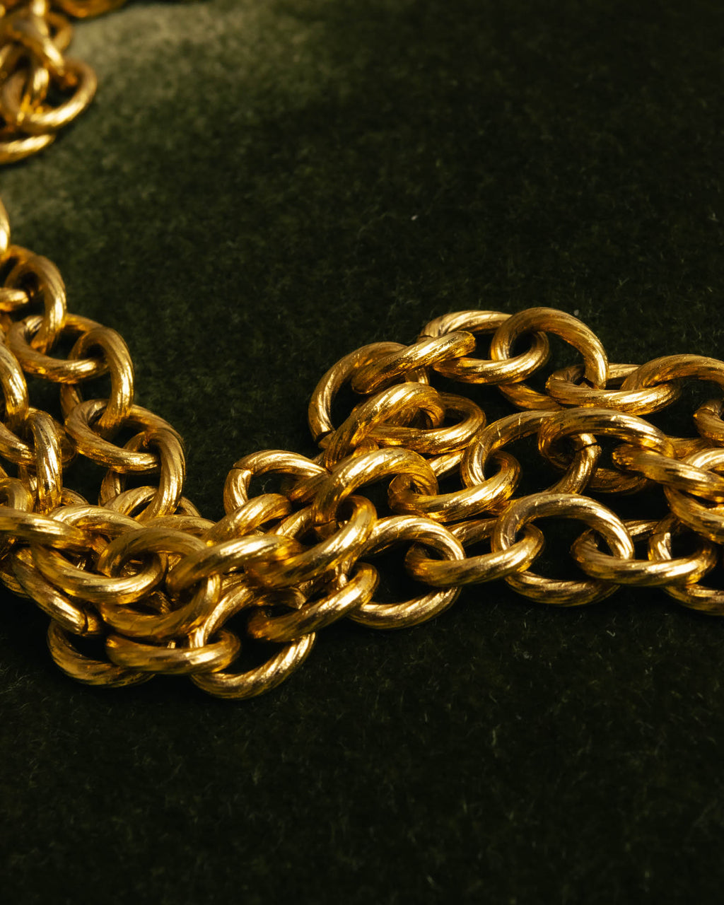 -SPECIAL- “CHANEL” 80’s-90’s ornate gold chain necklace