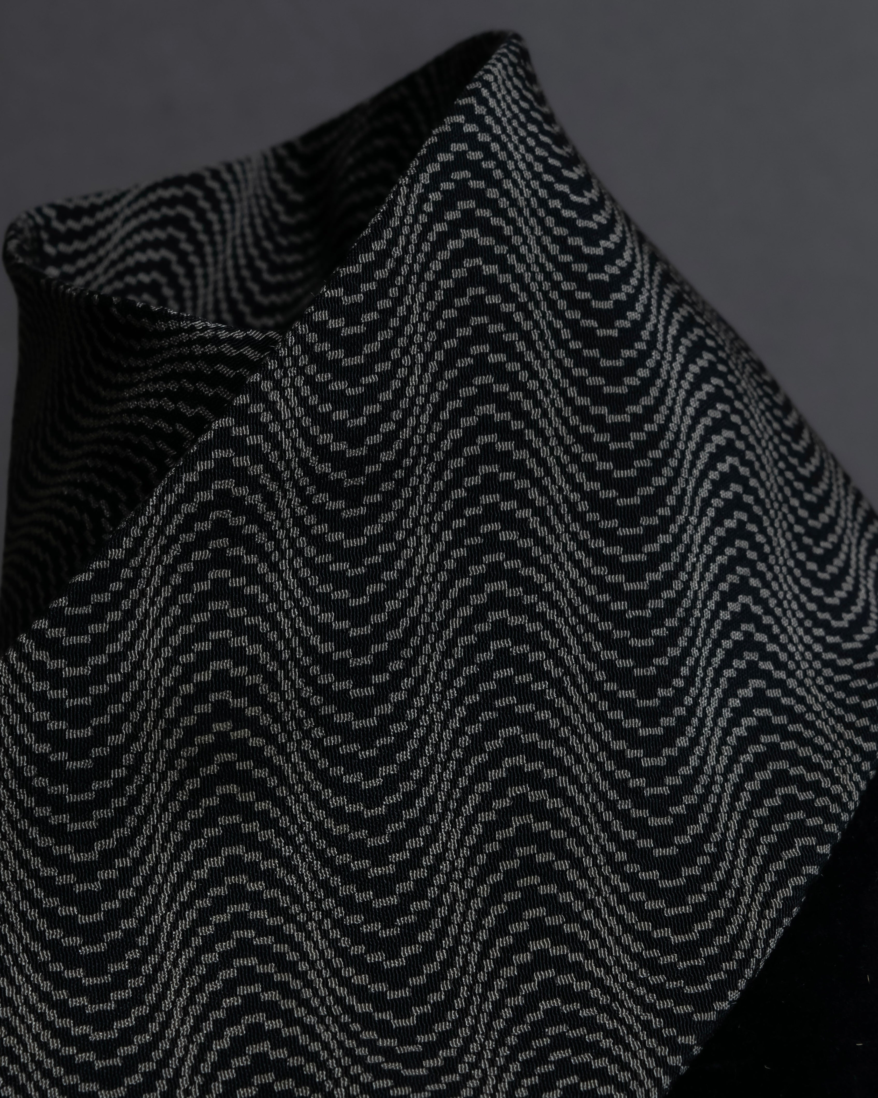 "GIORGIO ARMANI" Finely swaying wave pattern necktie