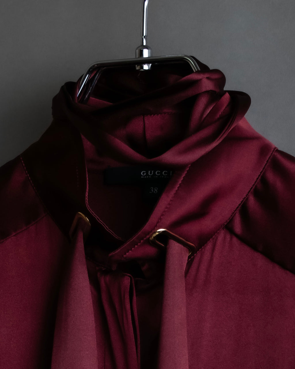 "GUCCI" Beautiful burgundy color silk bowtie shirt