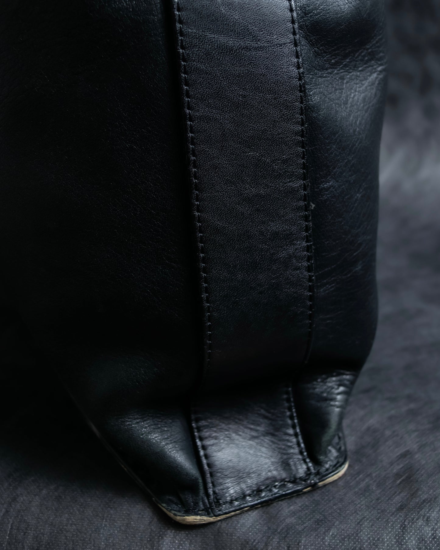 "MASAKI MATSUSHIMA" Outer zipper design leather shoulder bag