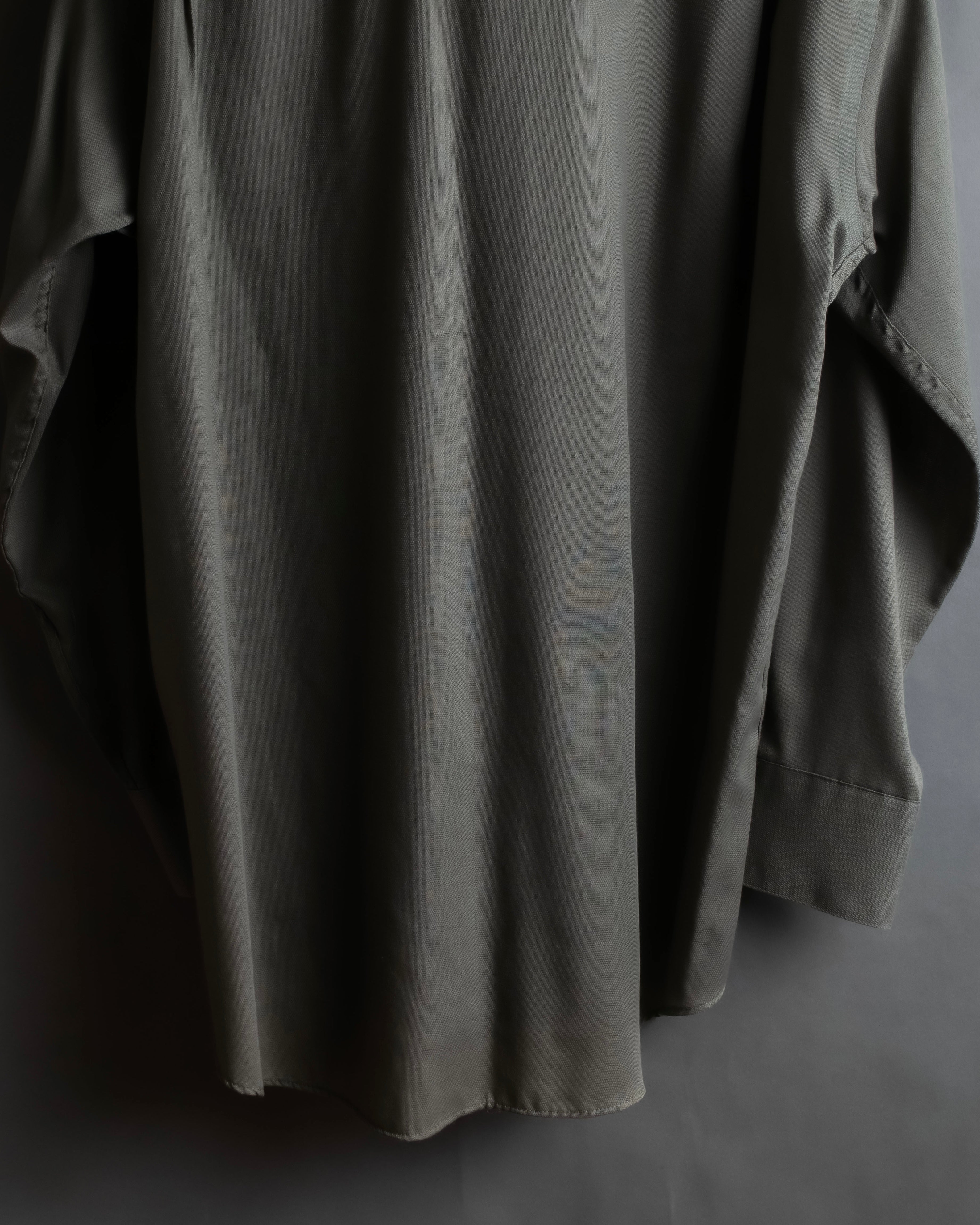 "YVES SAINT LAURENT for men"
Grayish khaki color oversized shirt