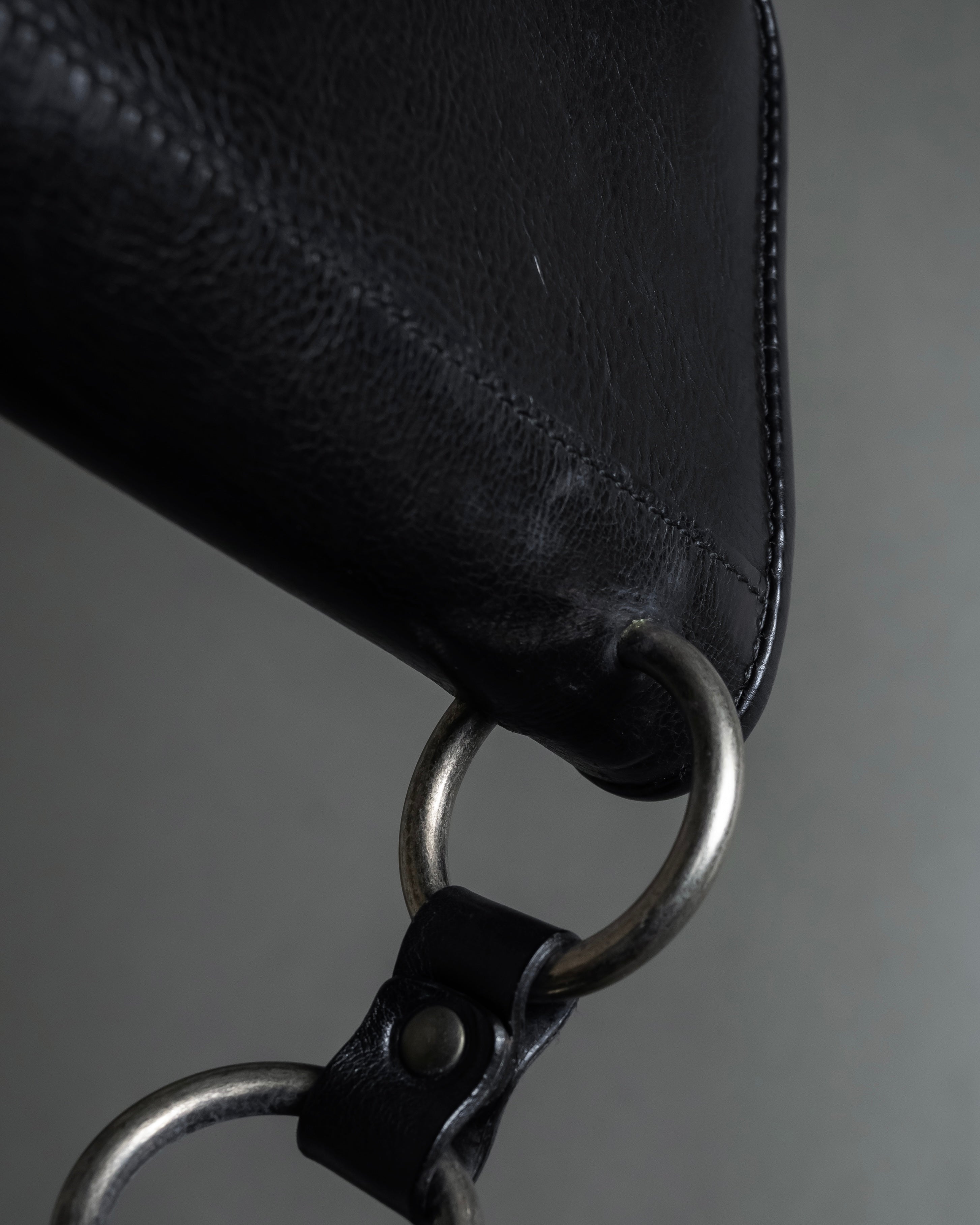 -SPECIAL- "YVES SAINT LAURENT"
00's Tom Ford period stacked ring design horizontal leather bag