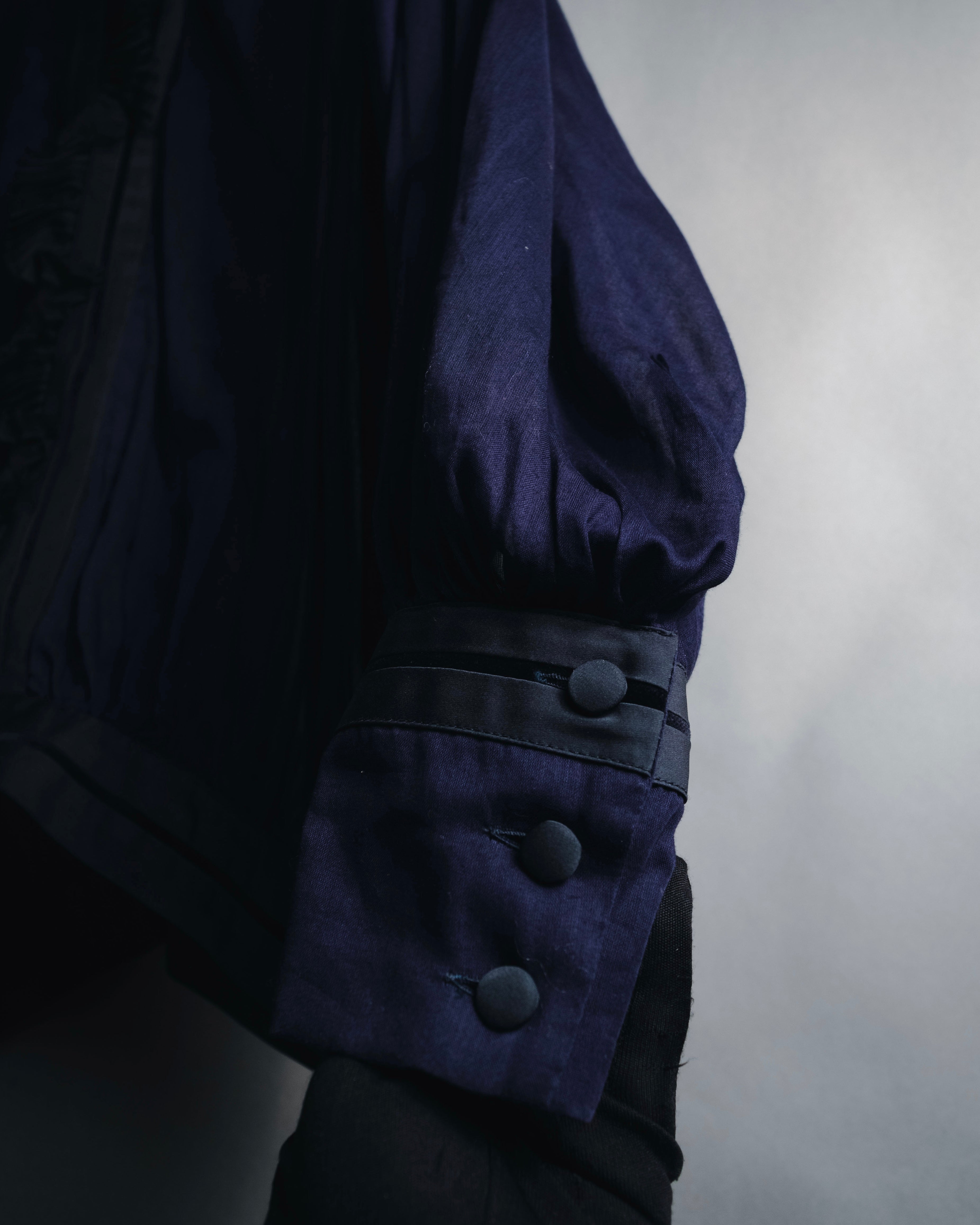 "GUCCI" 90’s-00’s military romantic ruffle blouse