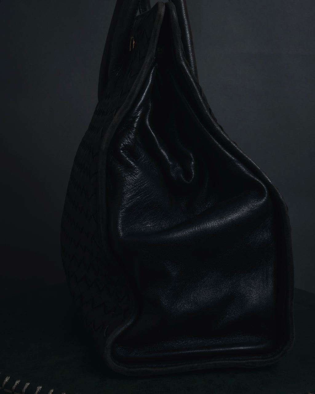 –SPECIAL– "BOTTEGA VENETA"
90’s-00’s intrecciato trapezoid handle bag