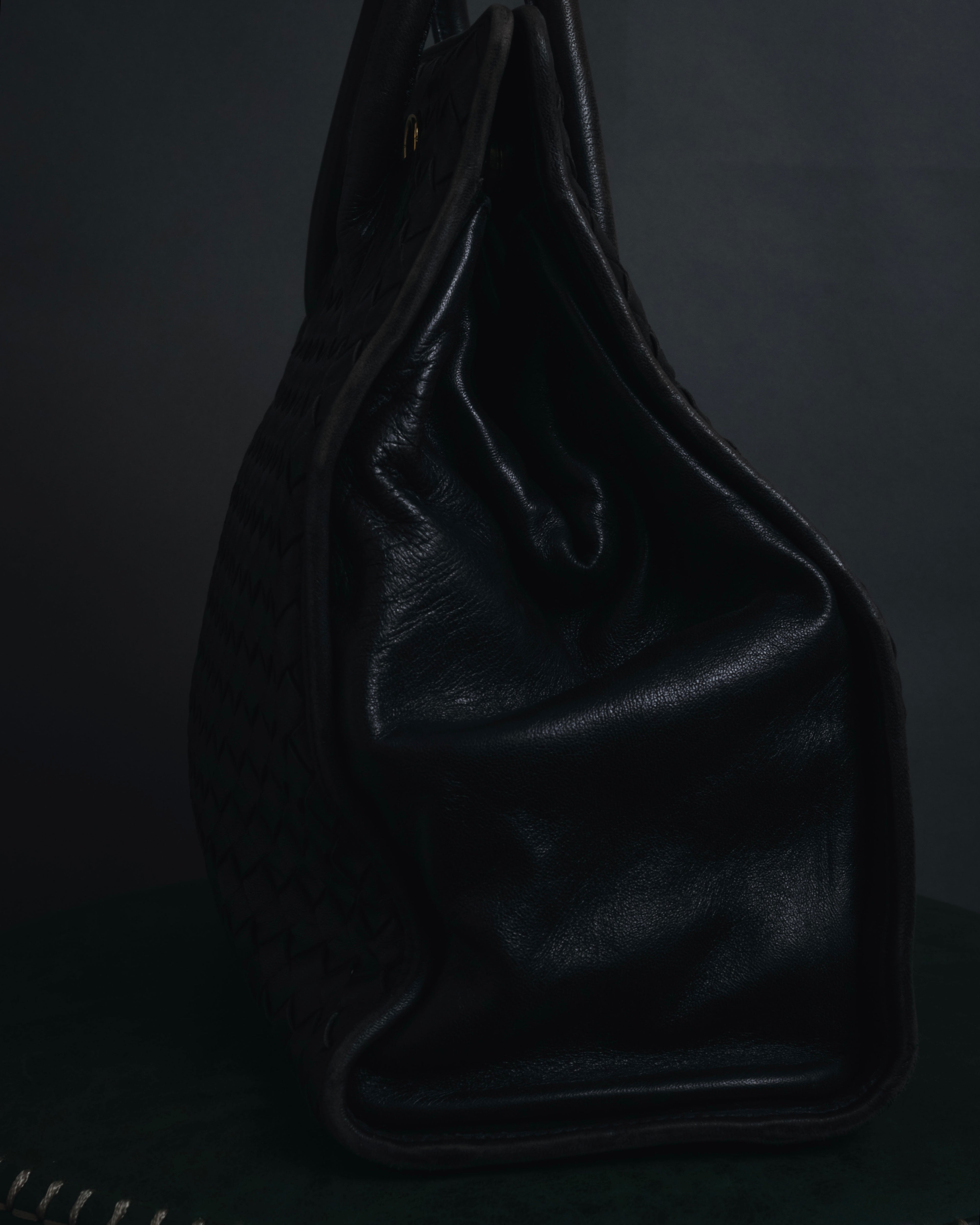 –SPECIAL– "BOTTEGA VENETA"
90’s-00’s intrecciato trapezoid handle bag