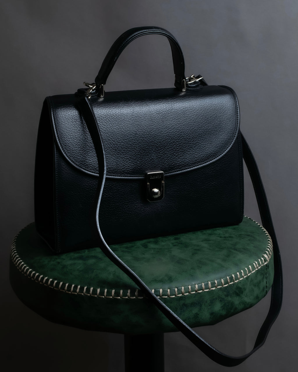 "BURBERRYS" Metal fittings design grain leather 2way bag