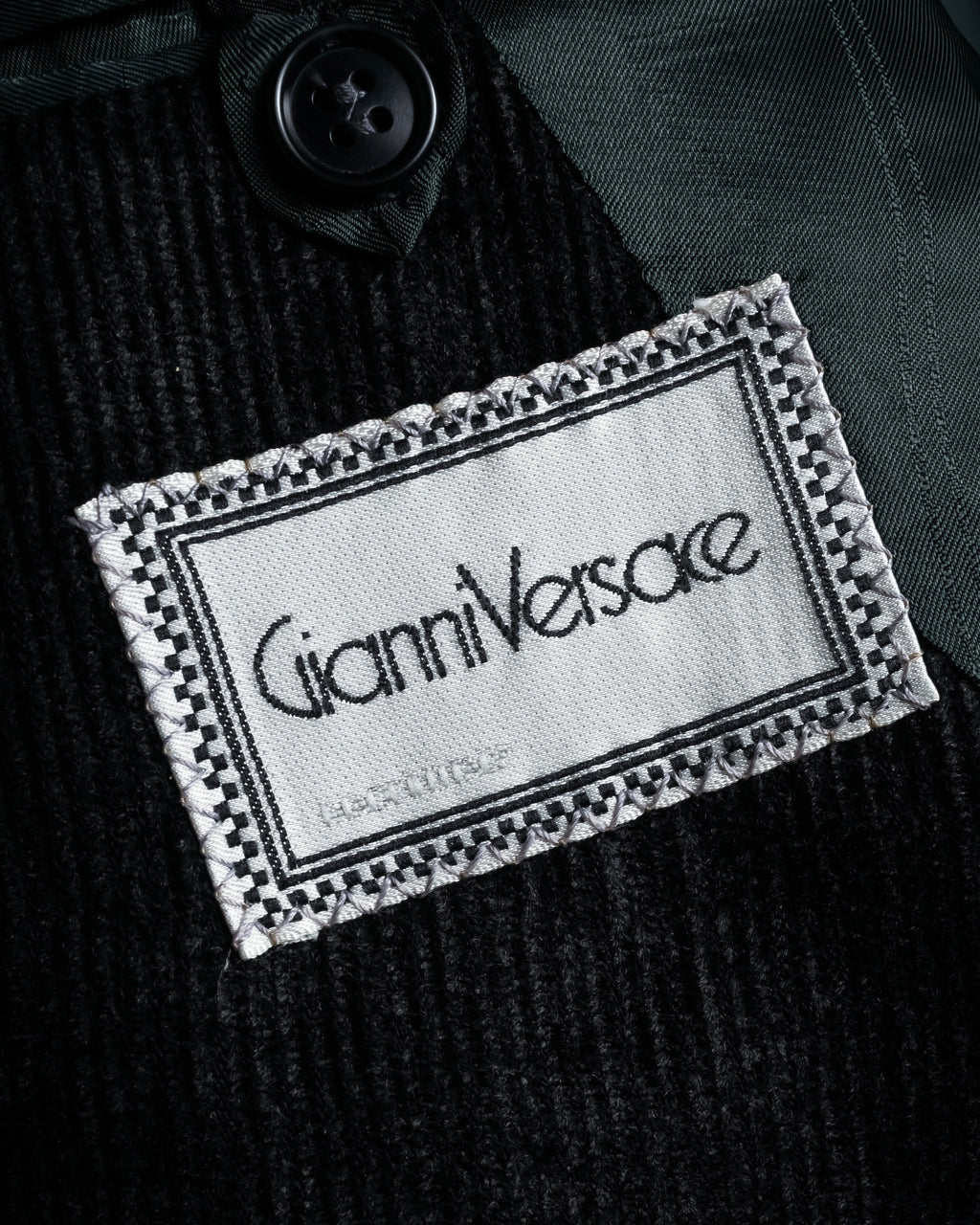 “Gianni Versace” 80’s-90’s Shadowed-texture tailored jacket