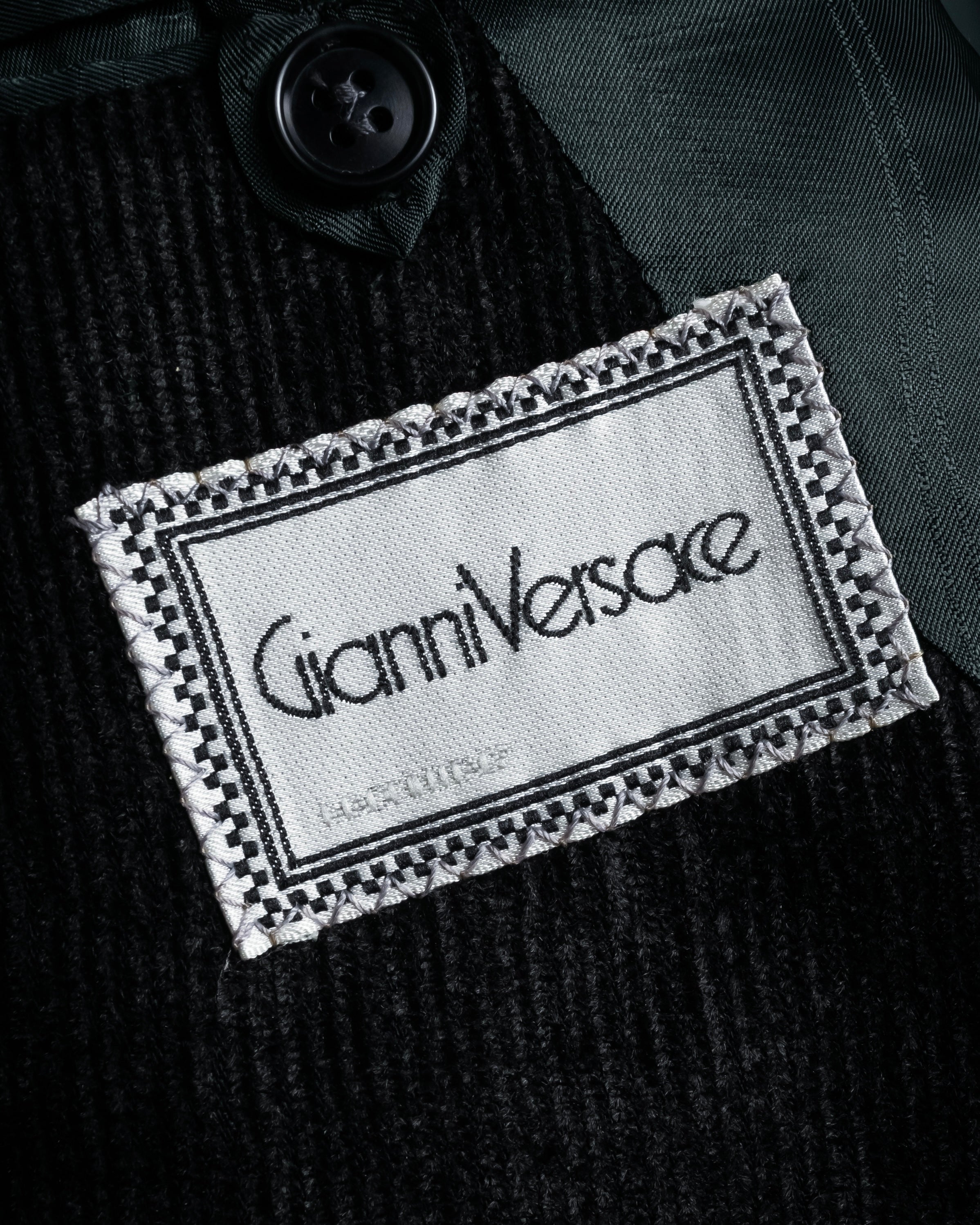 “Gianni Versace” 80’s-90’s Shadowed-texture tailored jacket