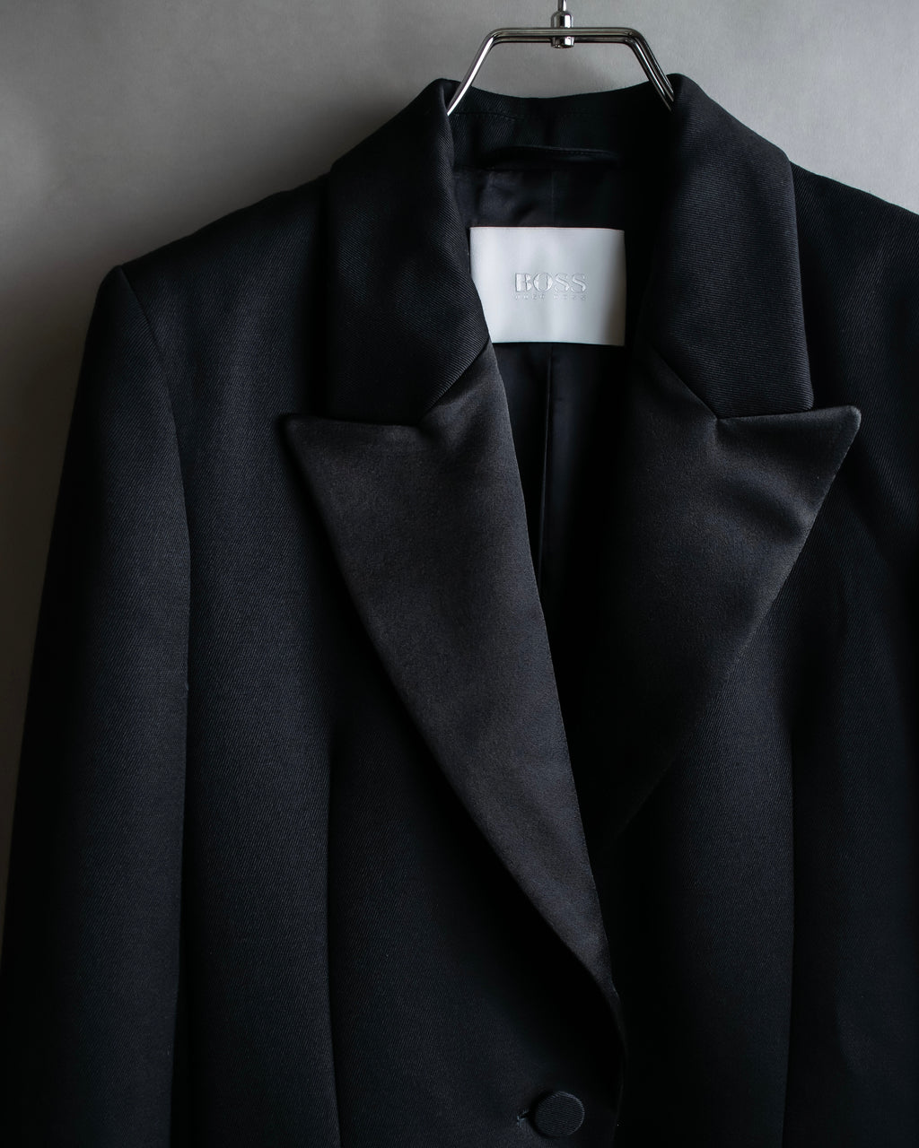 "HUGO BOSS" Satin switch lapel shaped tailored coat