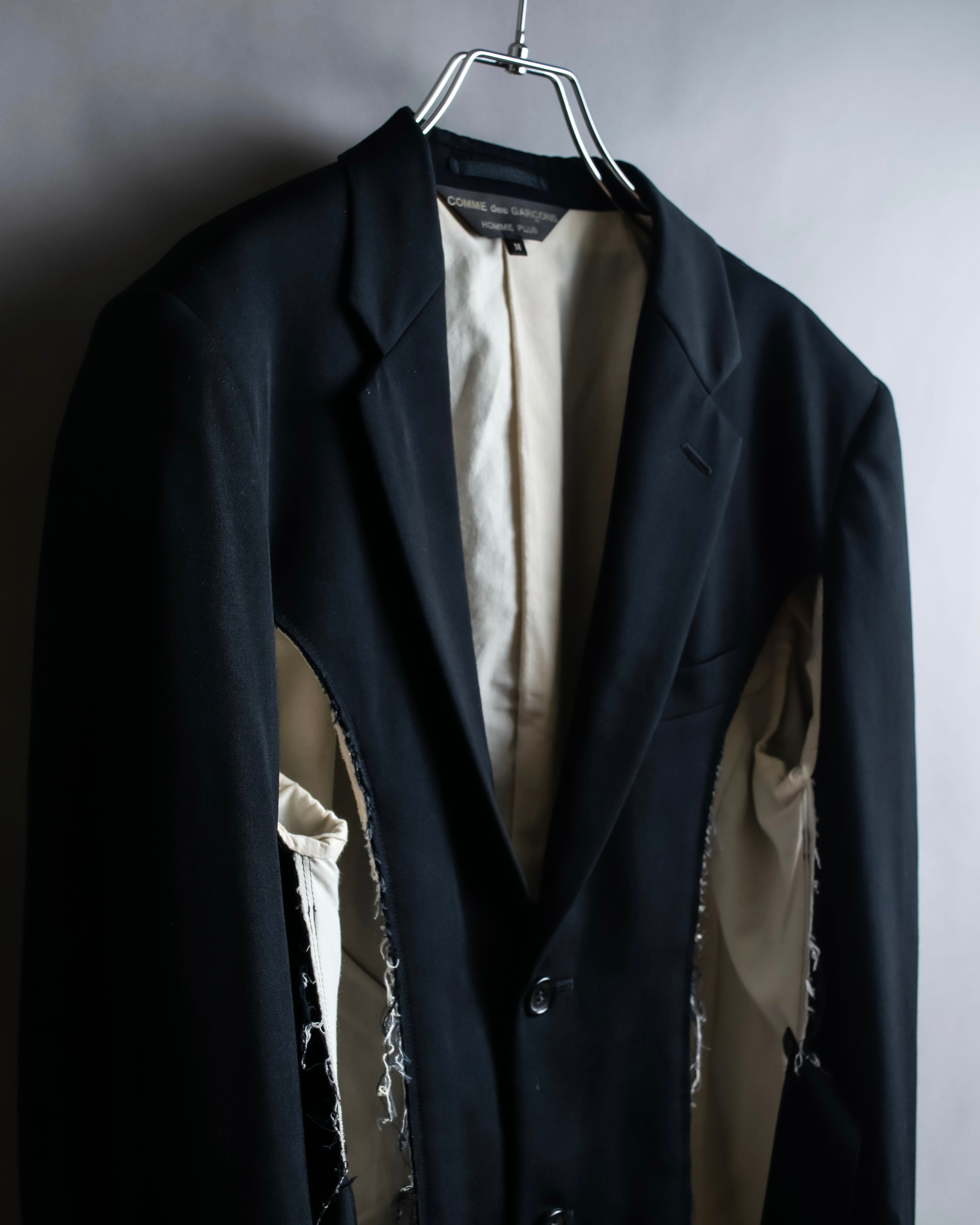 "COMME des GARCONS HOMME PLUS" 17AW Cutting design belted tailored jacket