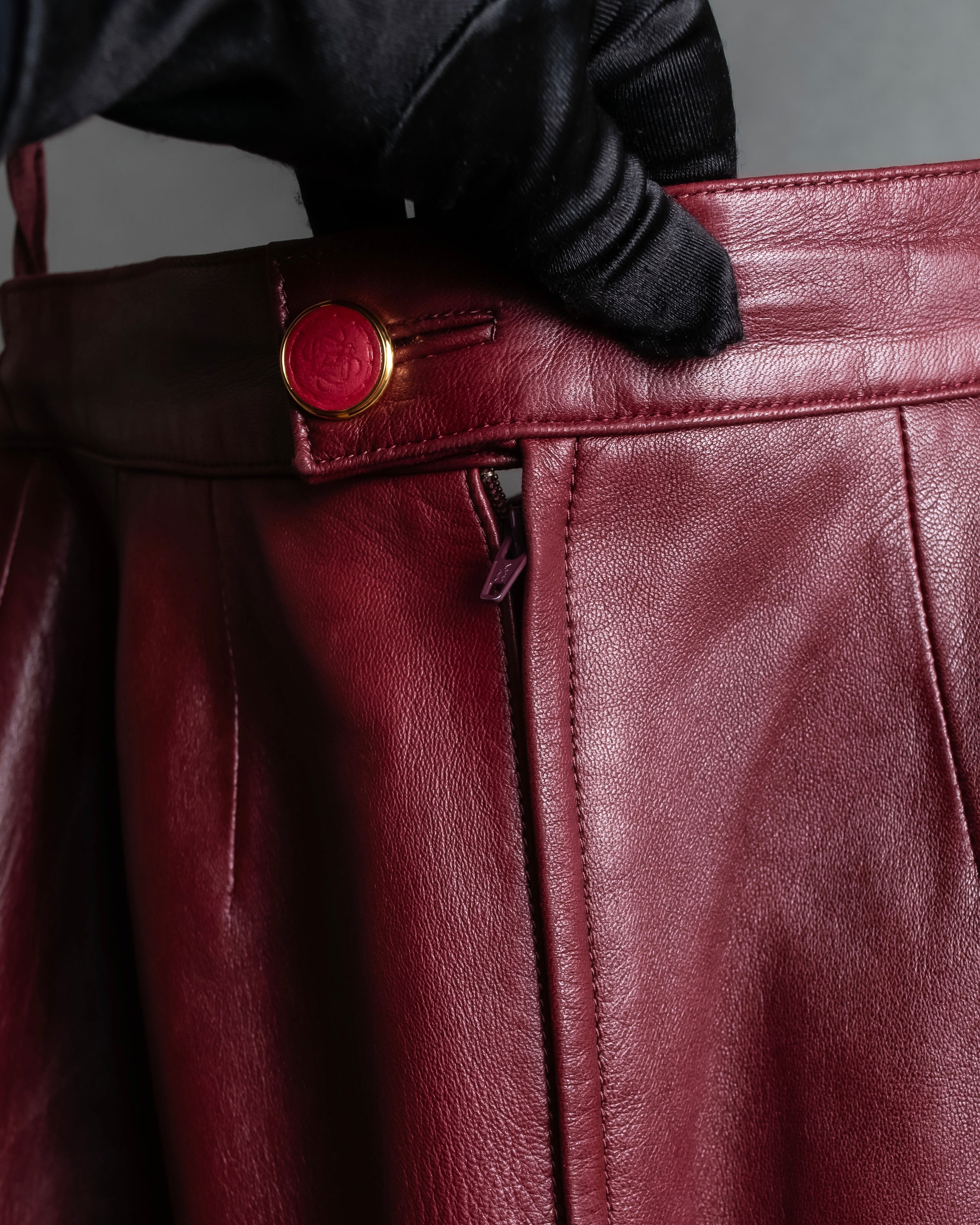 "LOEWE" Burgundy leather front button middle skirt