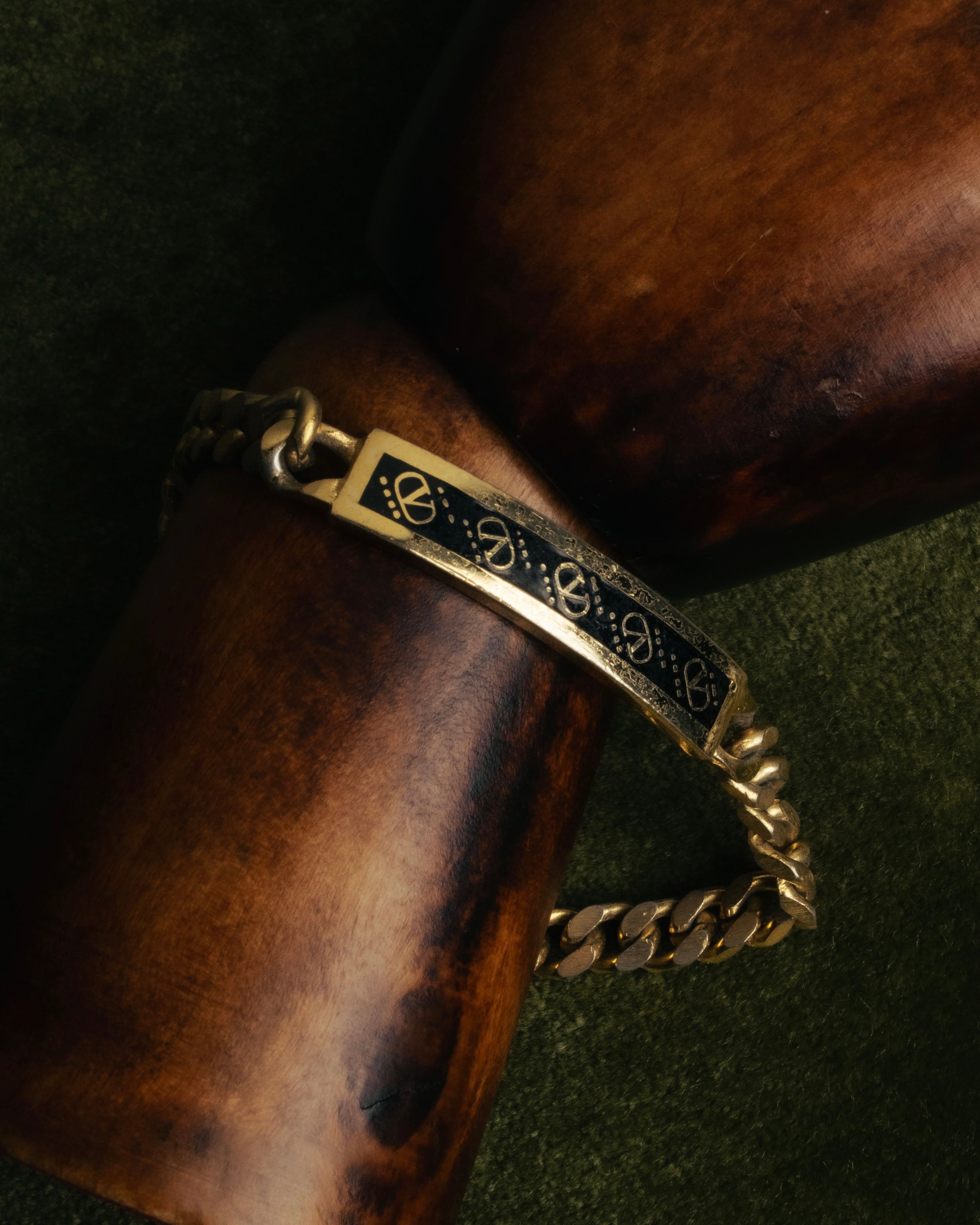 “VALENTINO“ 80’s-90’s Logo enamel ID chain bracelet