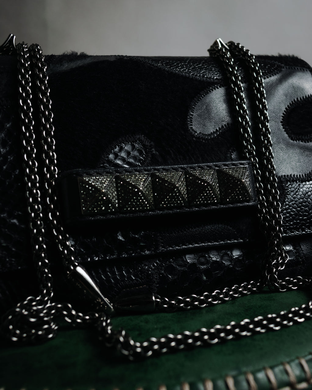 –SPECIAL– "VALENTINO GARAVANI" 2010’s Noir rockstud exotic patchwork chain bag