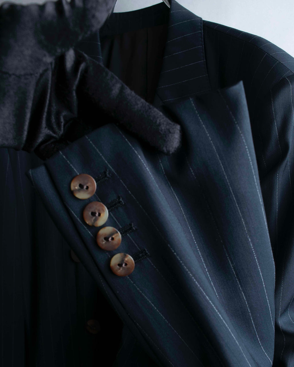 "JEAN PAUL GAULTIER HOMME"
Oversized shadow stripe set up