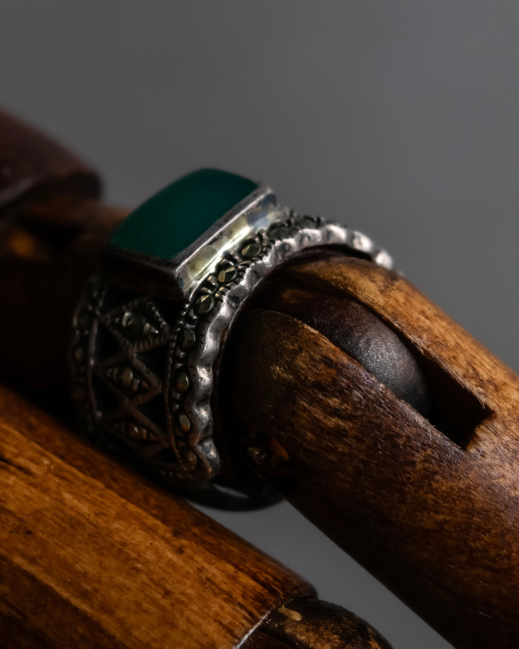 "Vintage green stone top silver ring"