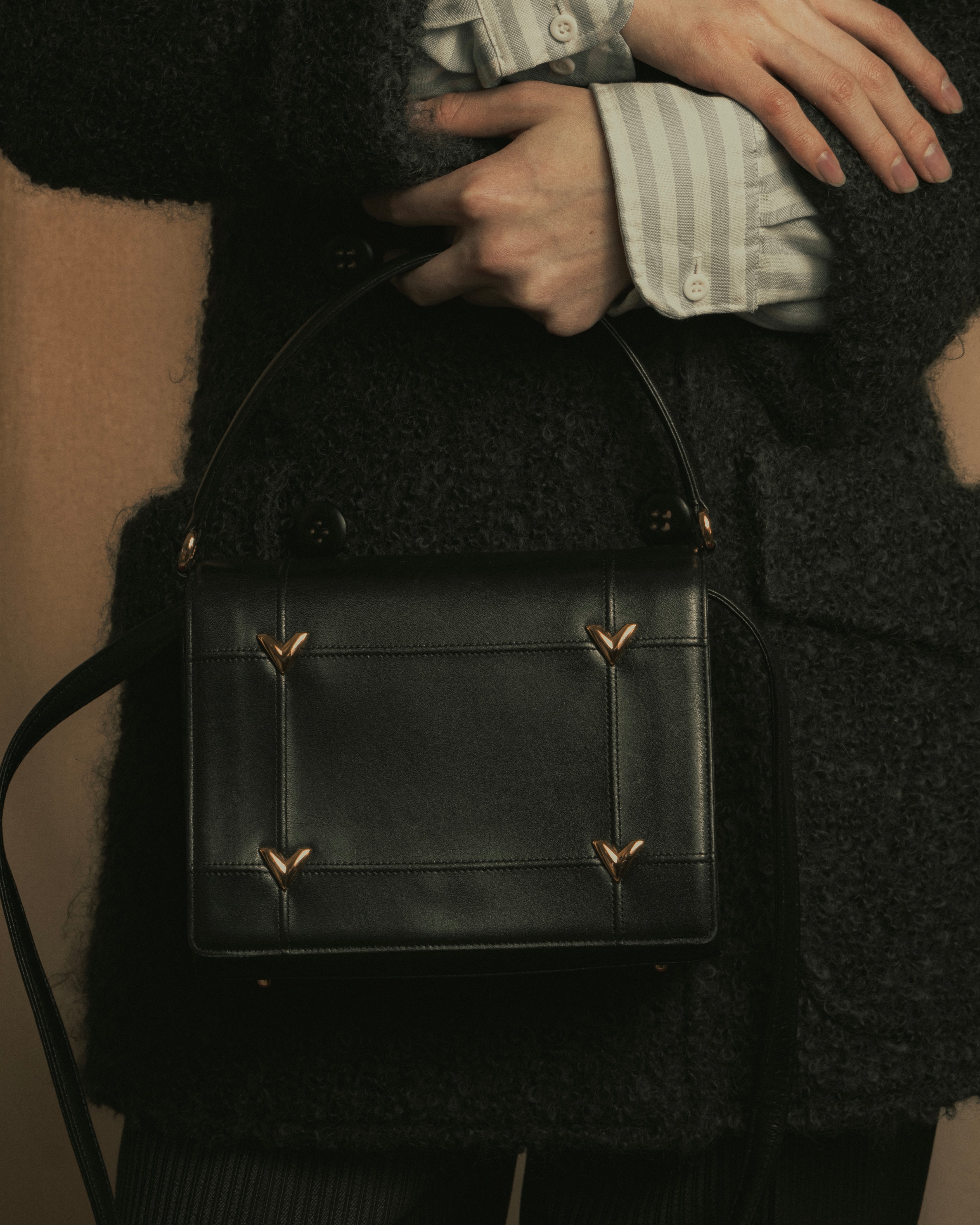 -SPECIAL- "VALENTINO GARAVANI" 90’s-00’s V corner hardware leather top handle bag