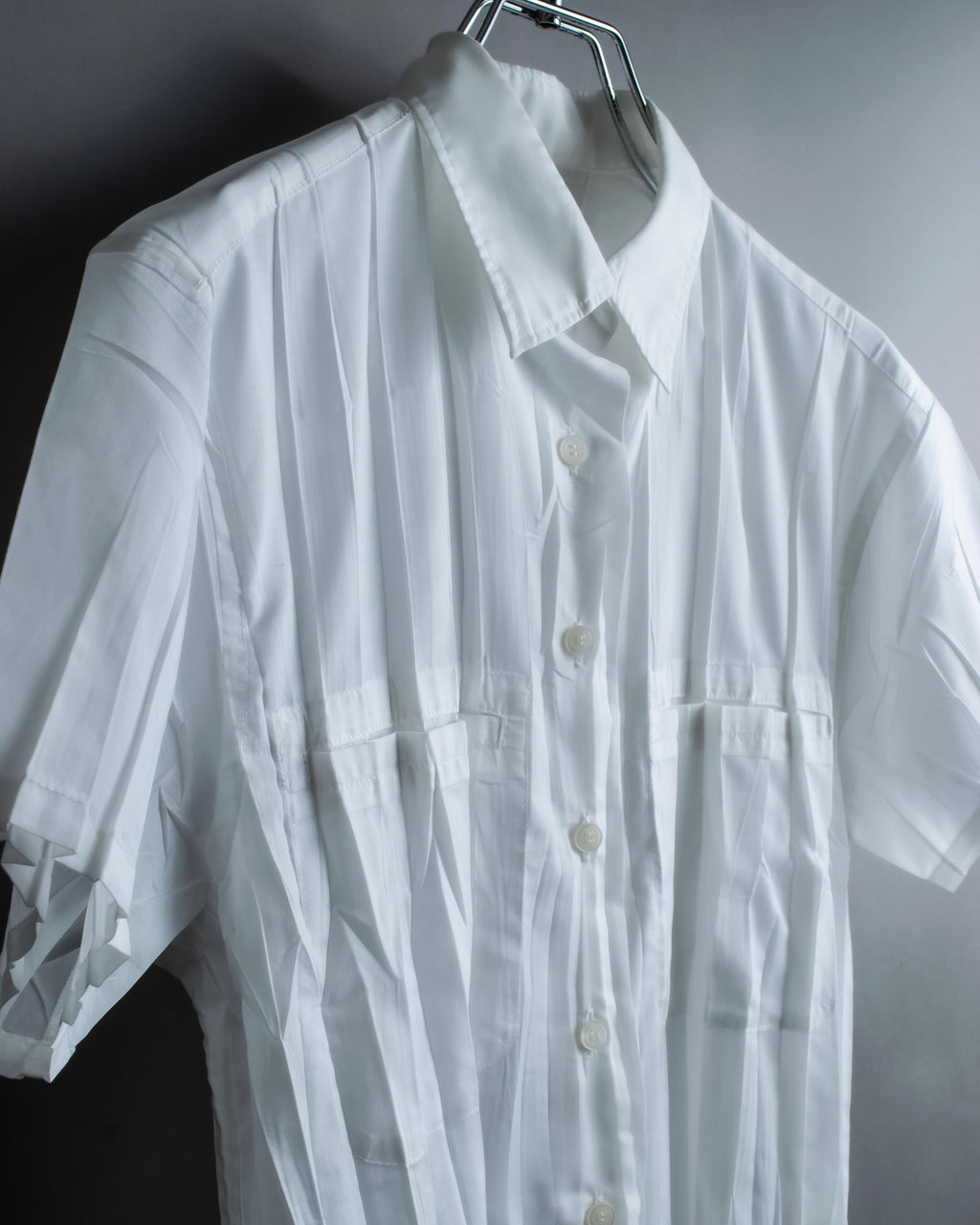 "ISSEY MIYAKE" Pleated short sleeve shirt